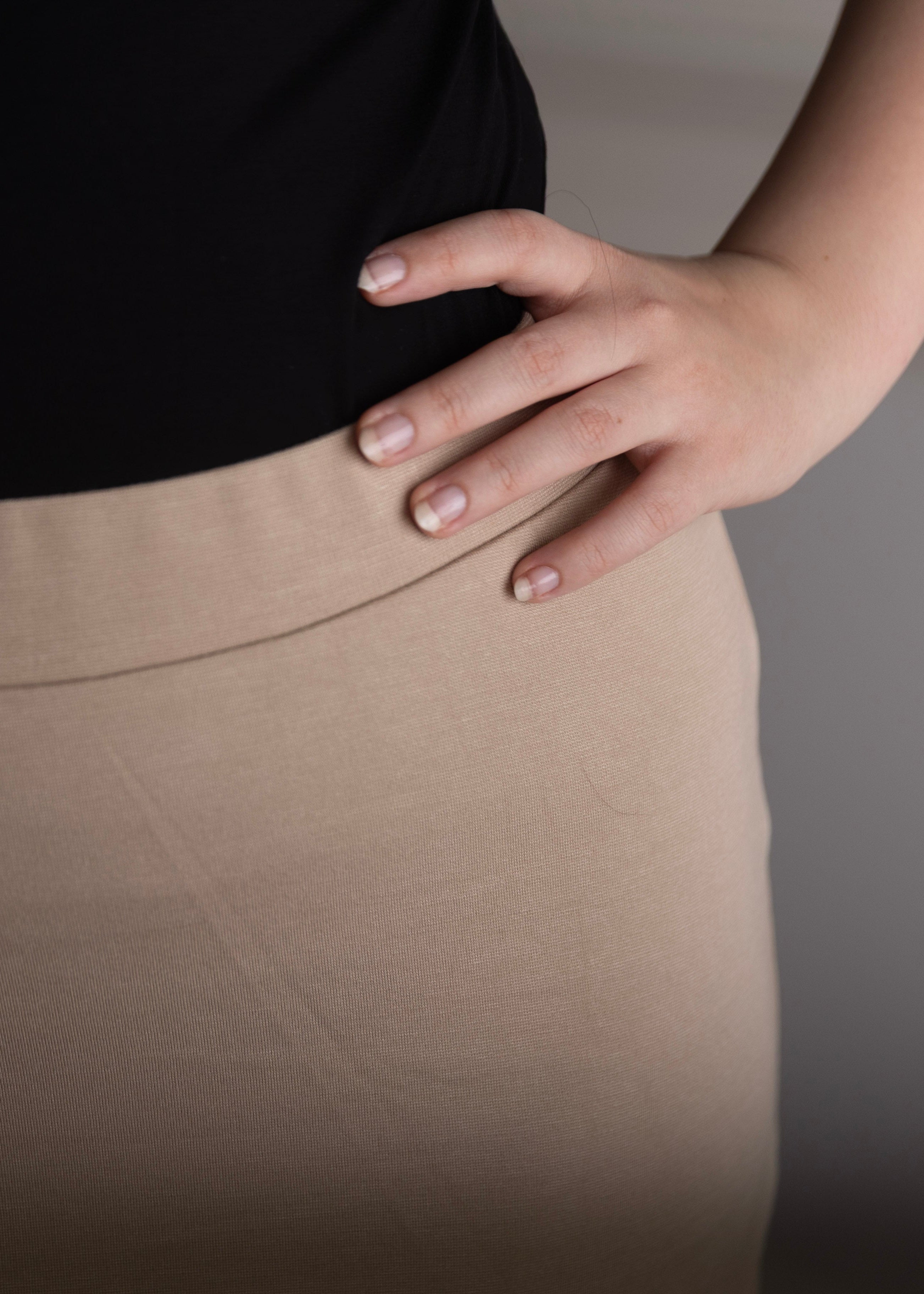 Model wearing Nuggles® 25" Relaxed Skirt in Khaki