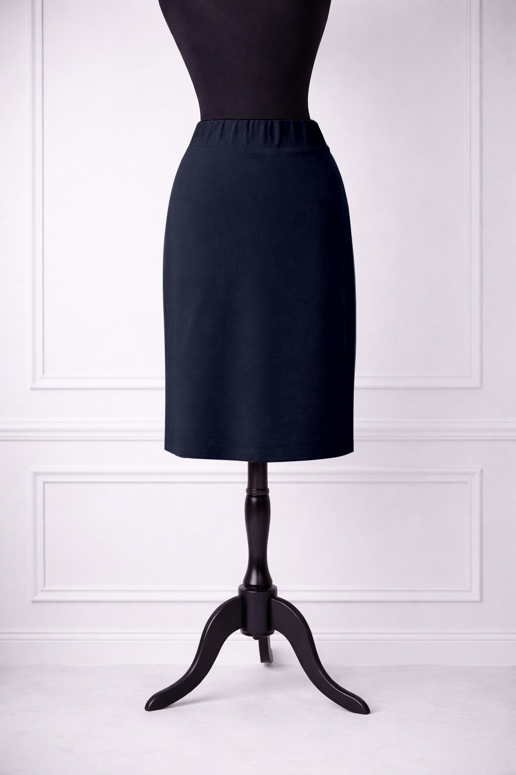 Model wearing Nuggles® 25" Relaxed Skirt in Navy