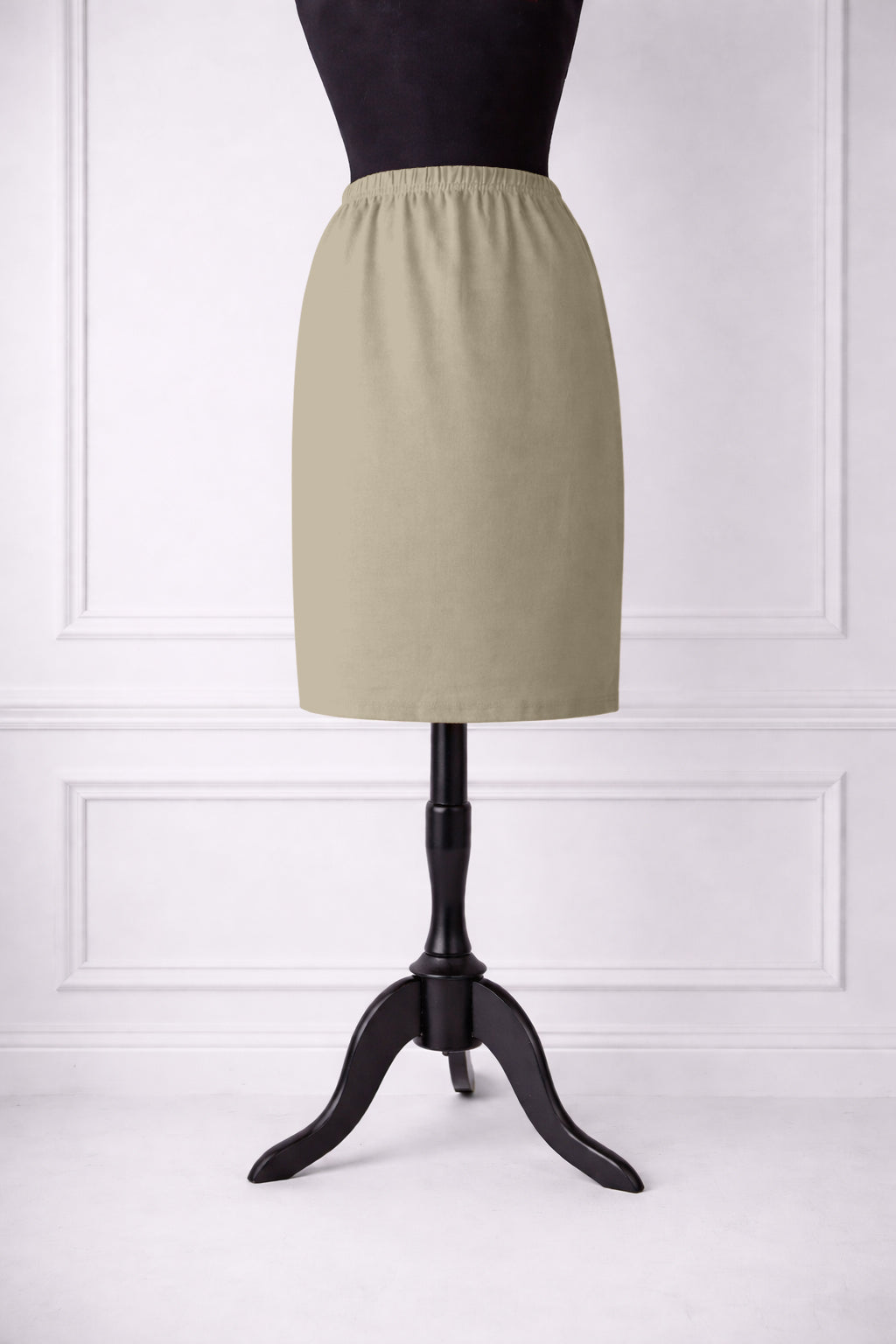 Nuggles® 25-inch classic skirt elastic waistband and straight silhouette