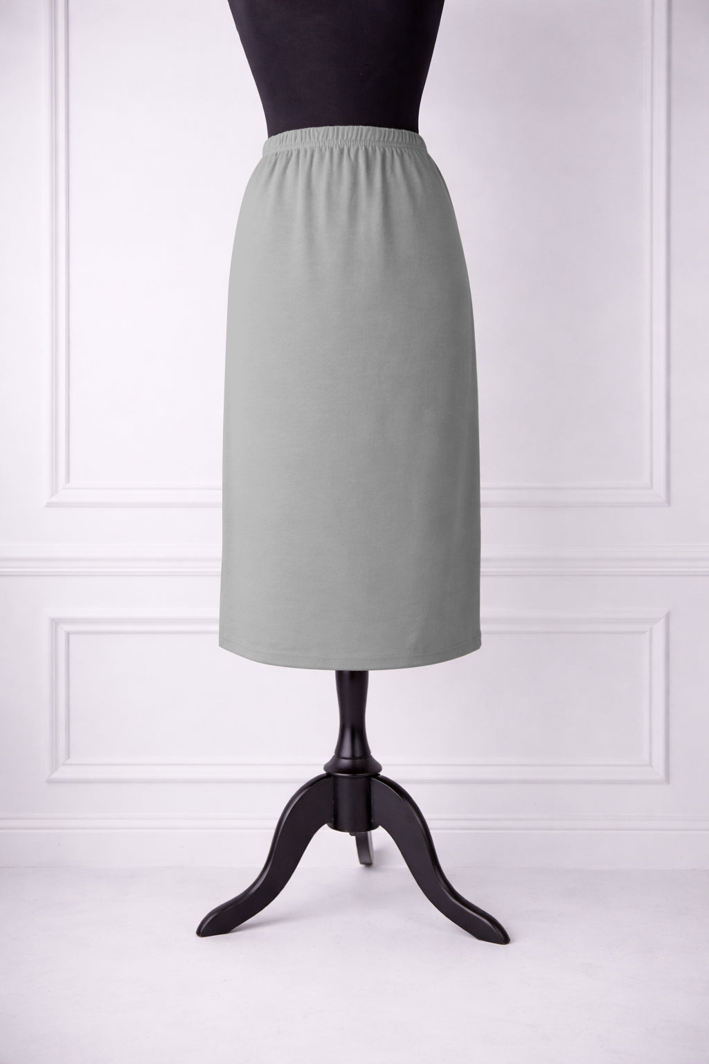  Nuggles® 27-inch classic skirt elastic waistband and straight silhouette