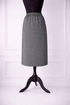 Stock photo of our Nuggles® 27-inch classic skirt elastic waistband and straight silhouette in Heather Grey