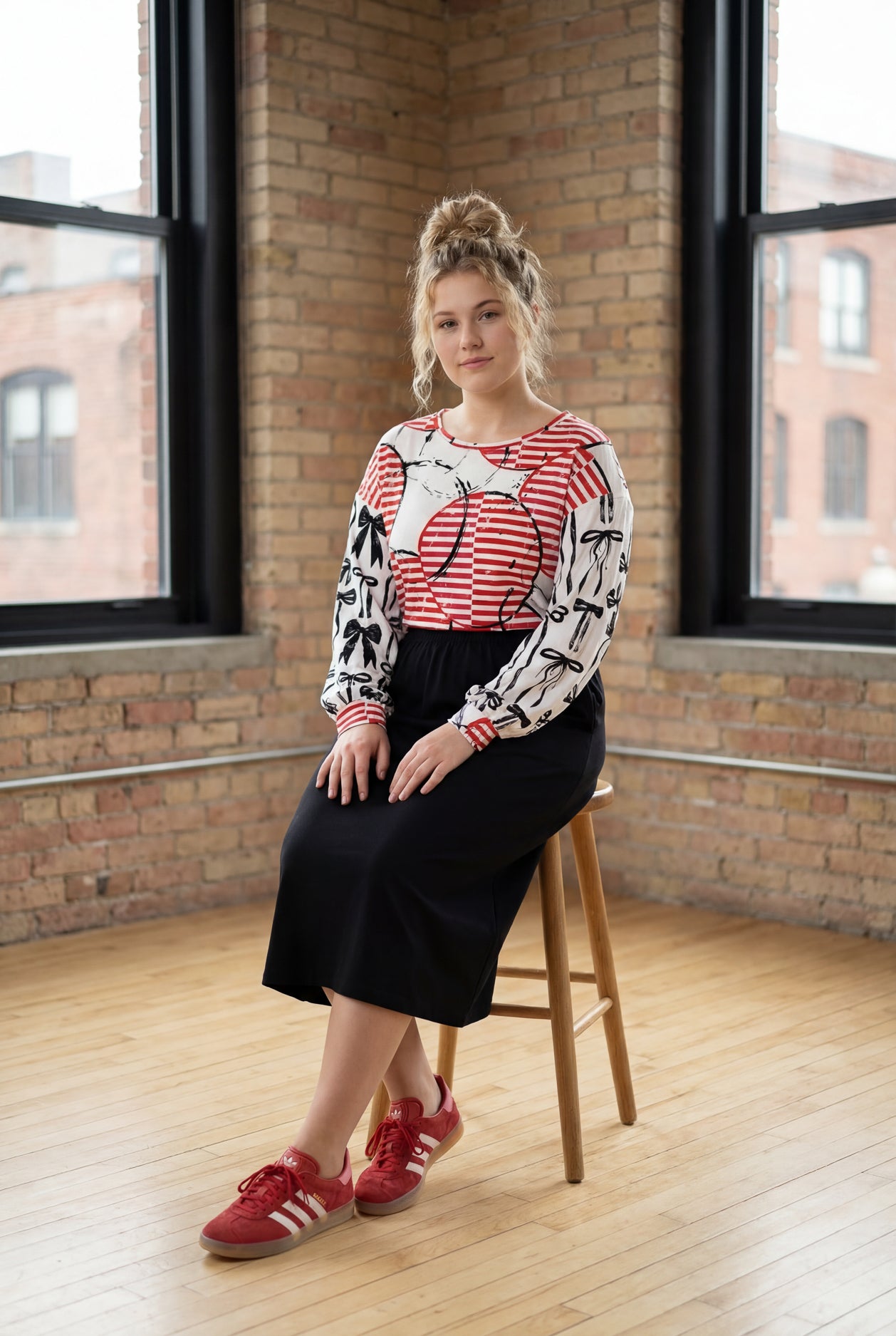 Model wearing Nuggles® Bryauna Top in Boardwalk Bows