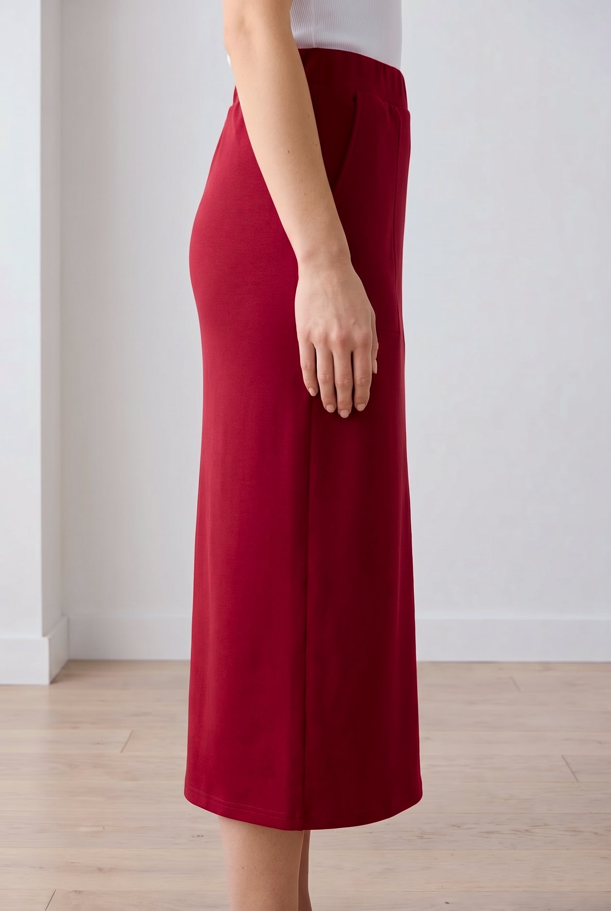 Model wearing Nuggles® 31" Pocket Classic Skirt in Dark Brick