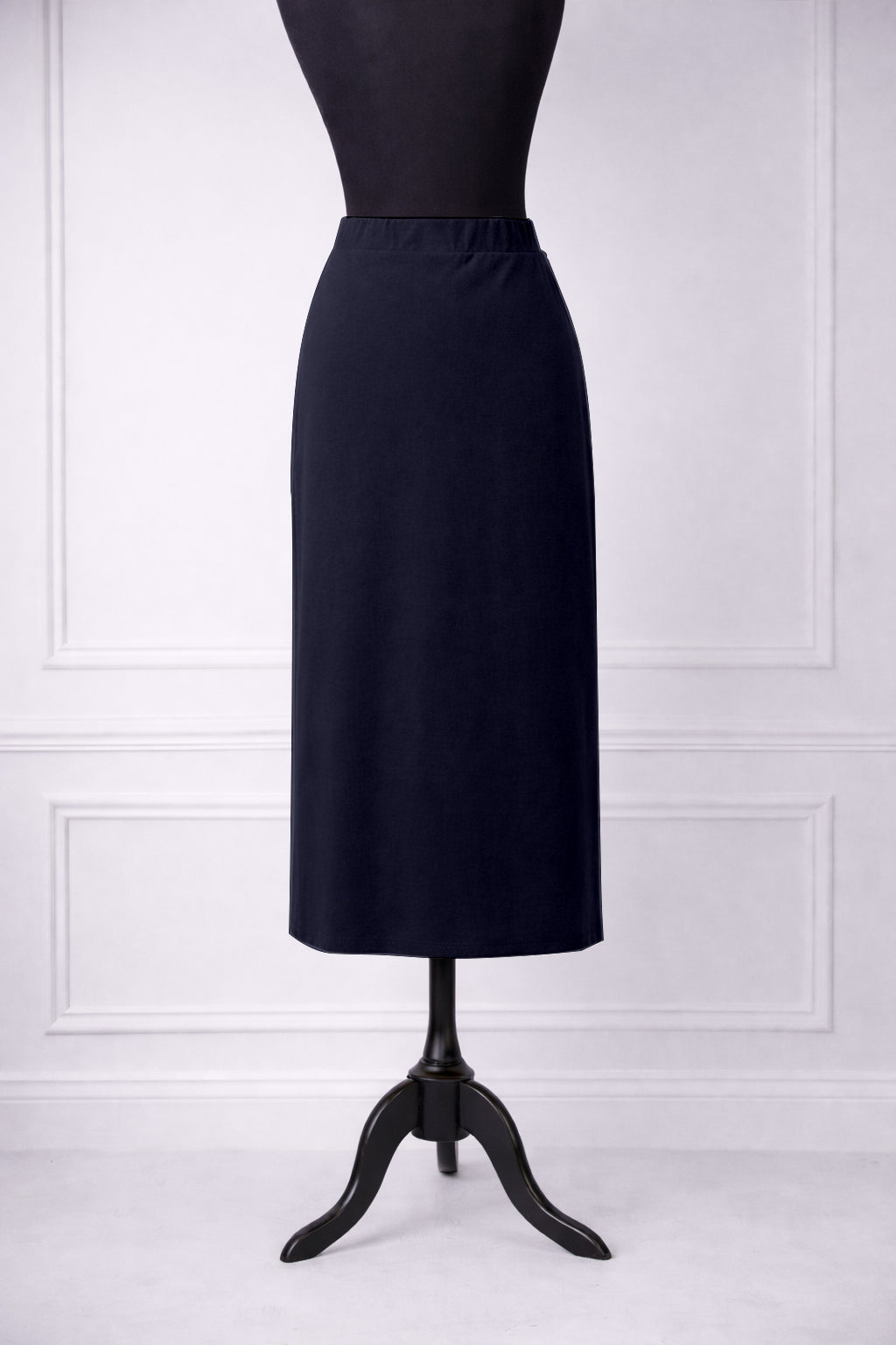 Model wearing Nuggles® 31" Relaxed Skirt in Navy