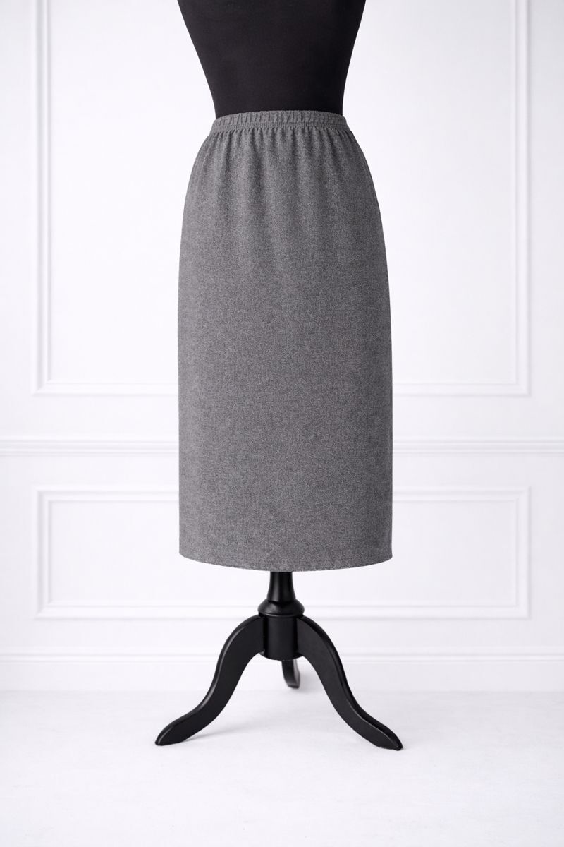 Stock photo of our Nuggles® 31-inch classic skirt elastic waistband and straight silhouette in Heather Grey