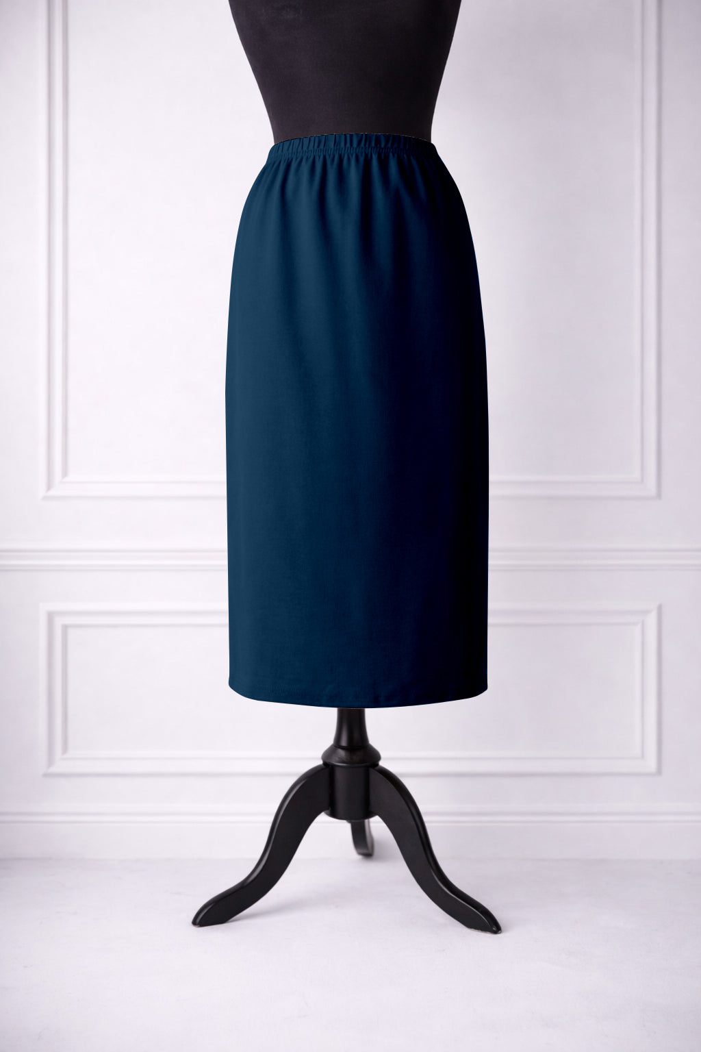 Nuggles® 31-inch classic skirt elastic waistband and straight silhouette