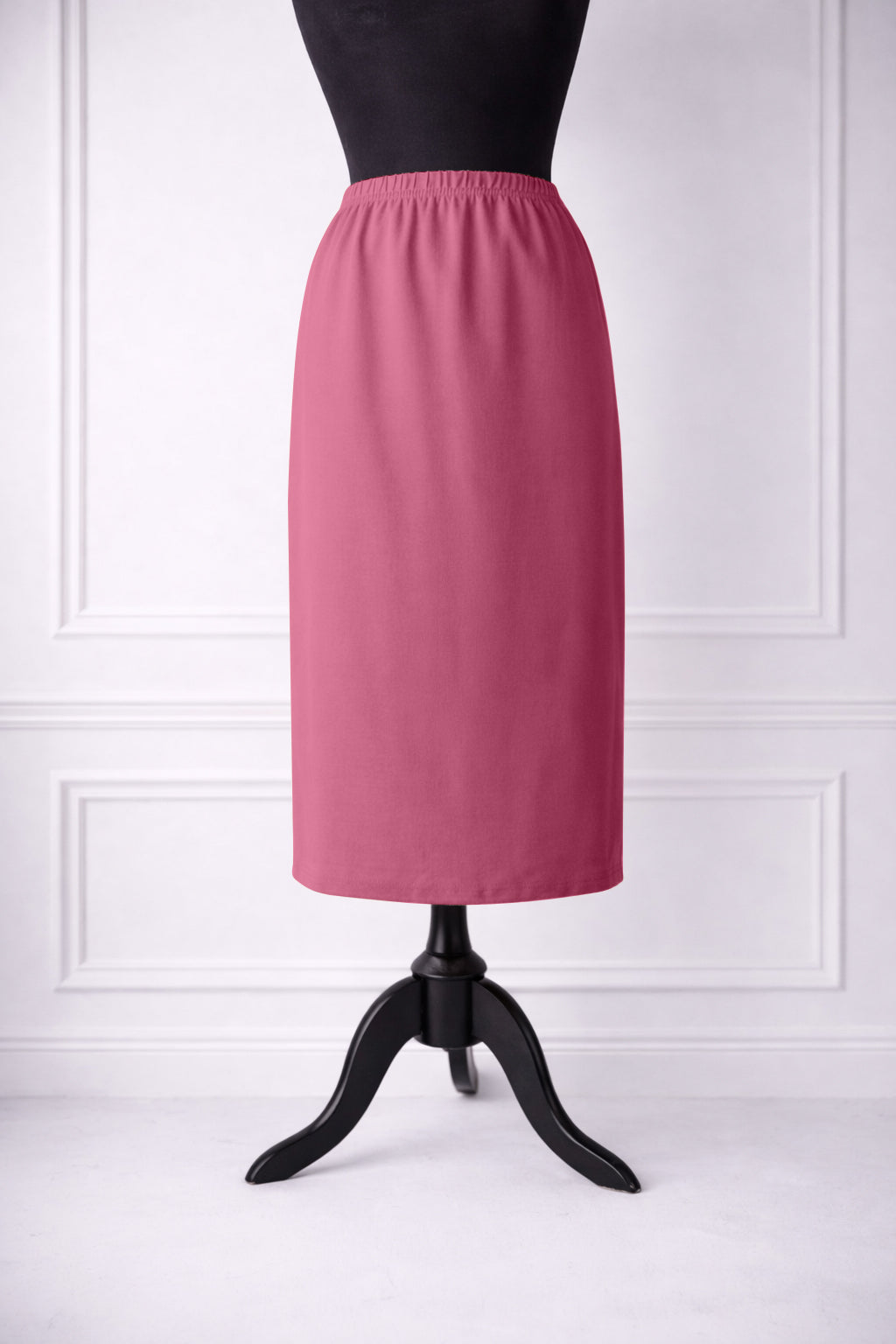 Nuggles® 31-inch classic skirt elastic waistband and straight silhouette