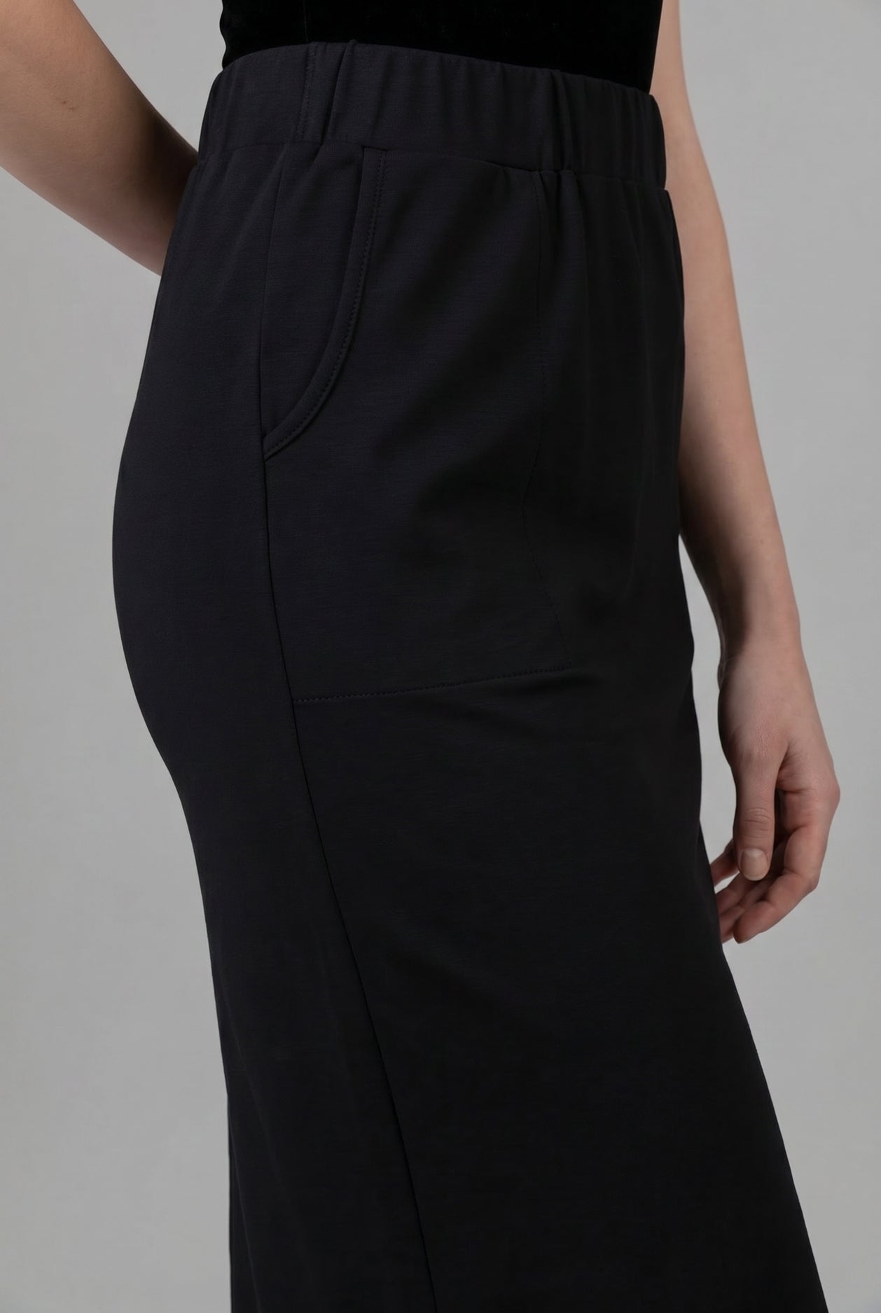 34" Pocket Classic Skirt in Black nuggles-clothing