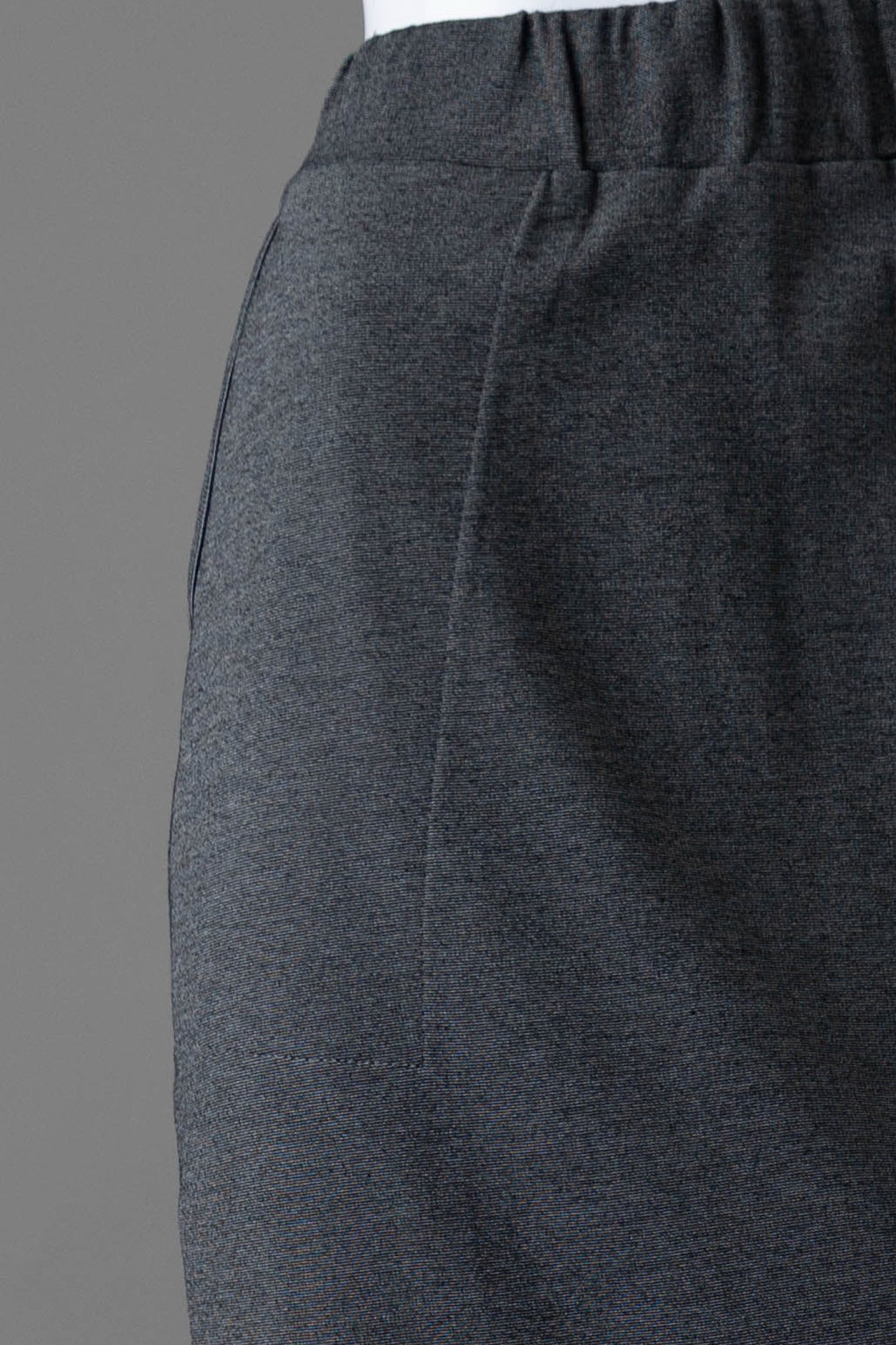 Model wearing Nuggles® 36" Pocket Classic Skirt in Dark Heather
