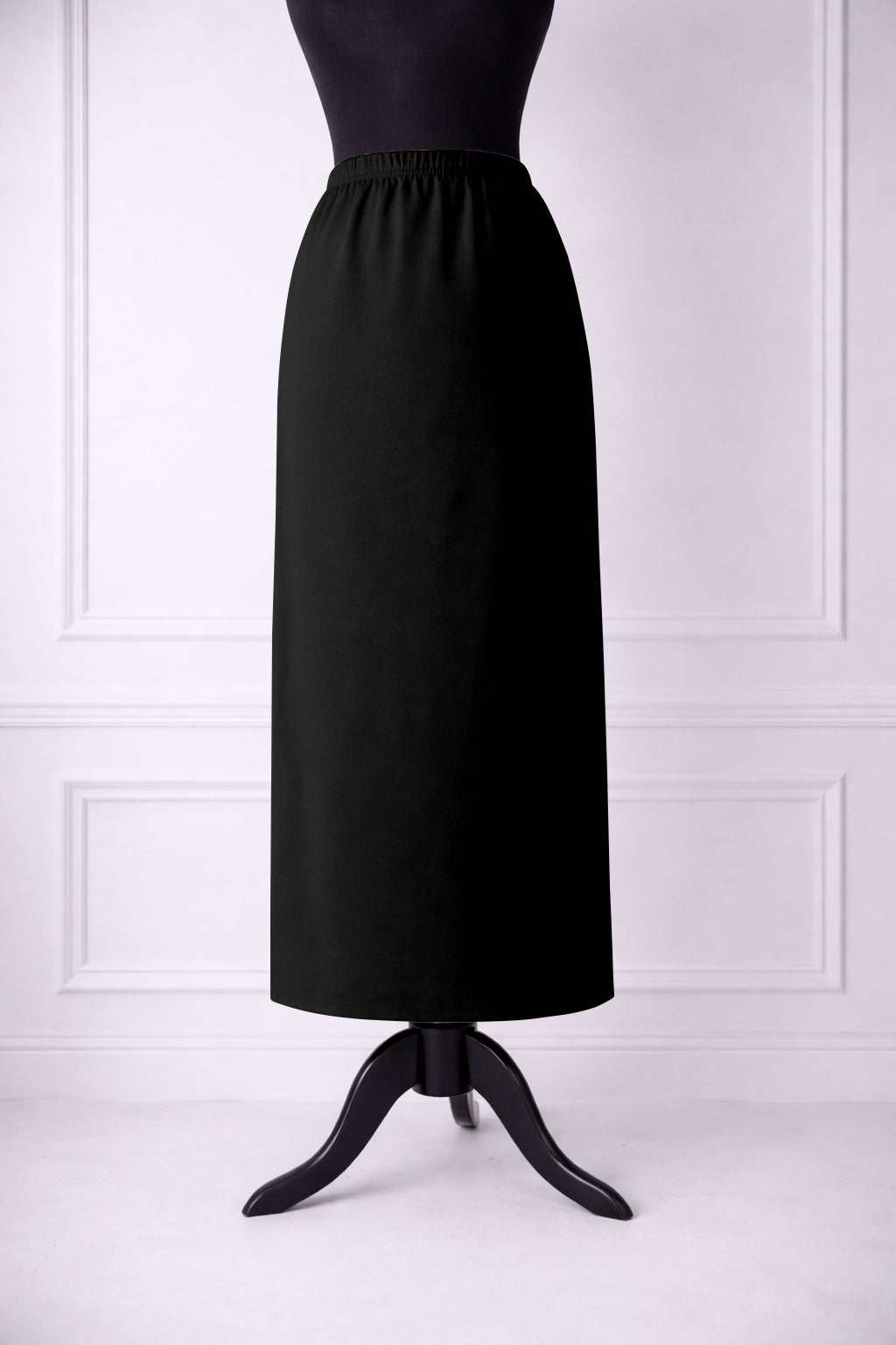 Nuggles® 34-inch classic skirt elastic waistband and straight silhouette