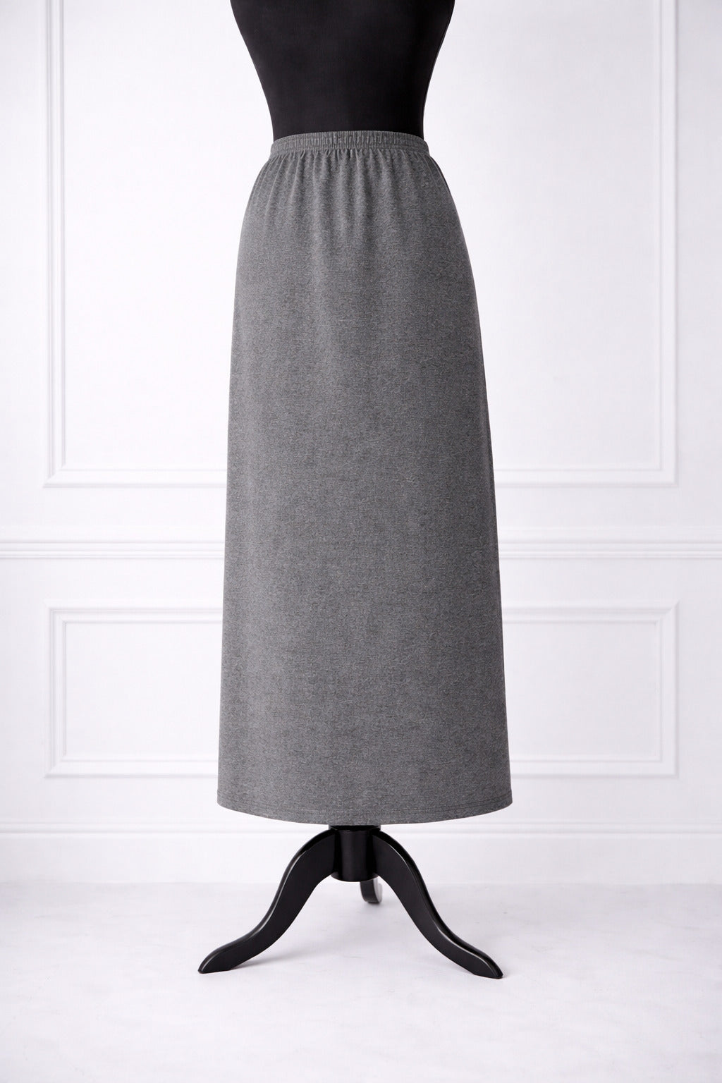 Stock photo of our Nuggles® 34-inch classic skirt elastic waistband and straight silhouette in Heather Grey