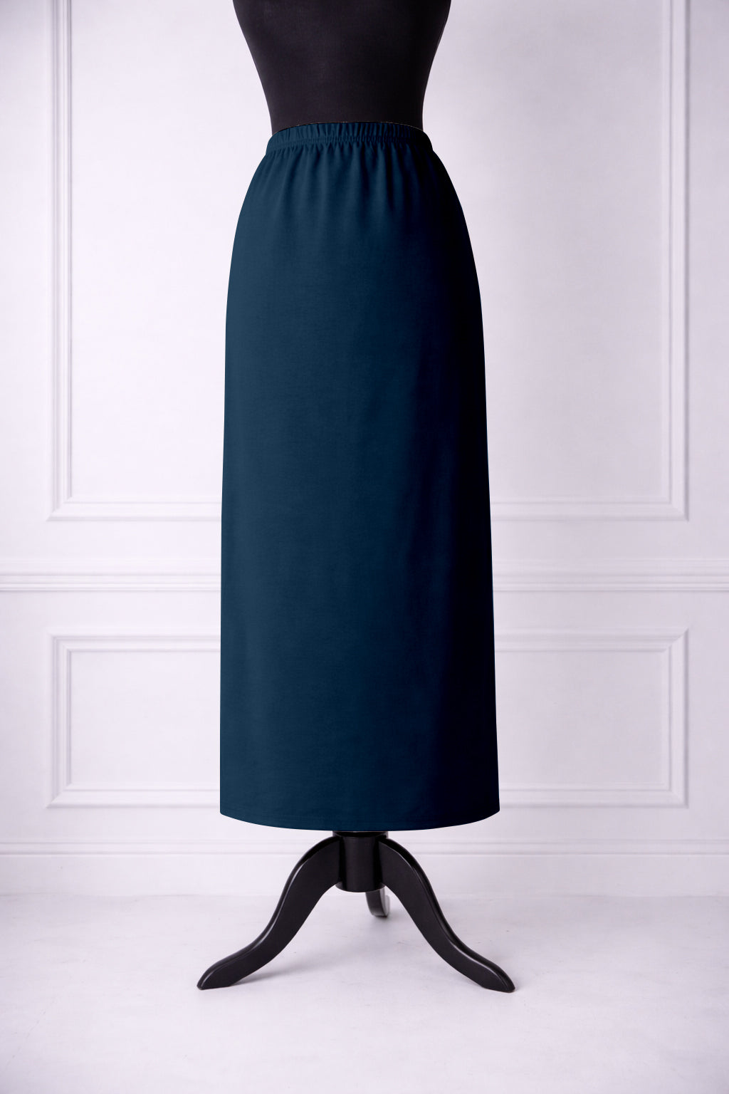 Nuggles® 34-inch classic skirt elastic waistband and straight silhouette