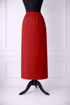 Nuggles® 31-inch classic skirt elastic waistband and straight silhouette