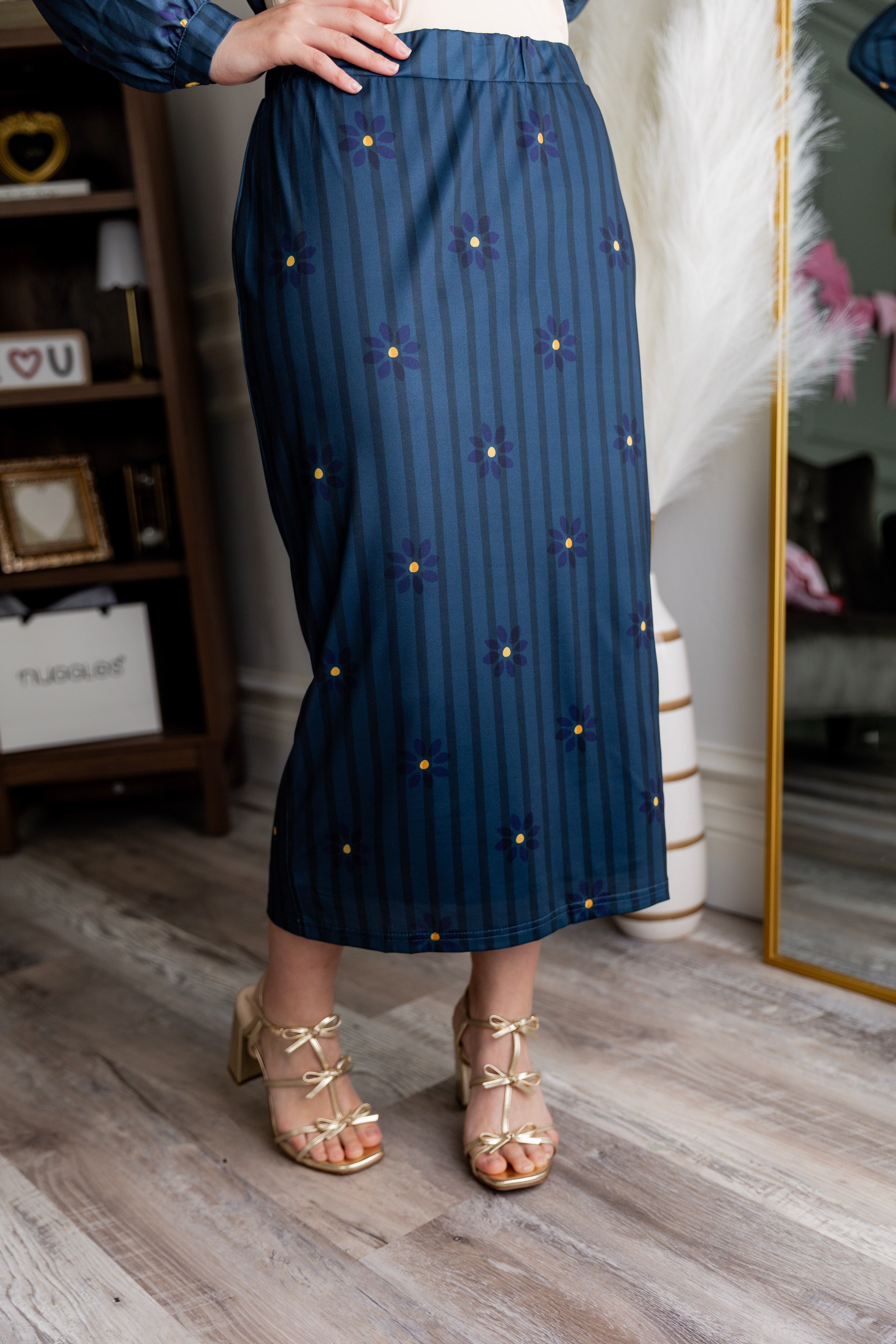 Model wearing modest Nuggles® 31" Lined Pencil Skirt in Pinstripe Ditsy