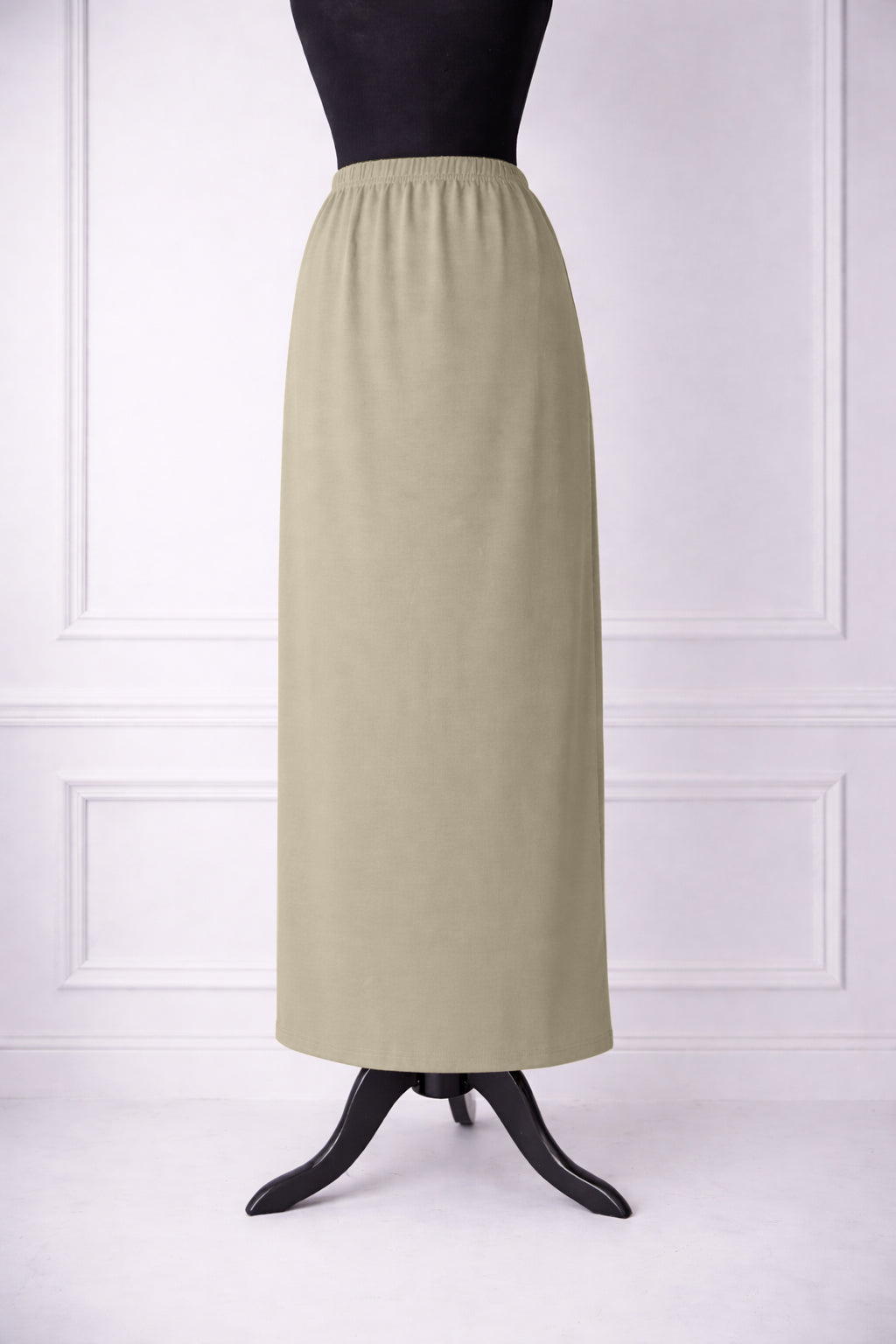 Nuggles® 36-inch classic skirt elastic waistband and straight silhouette