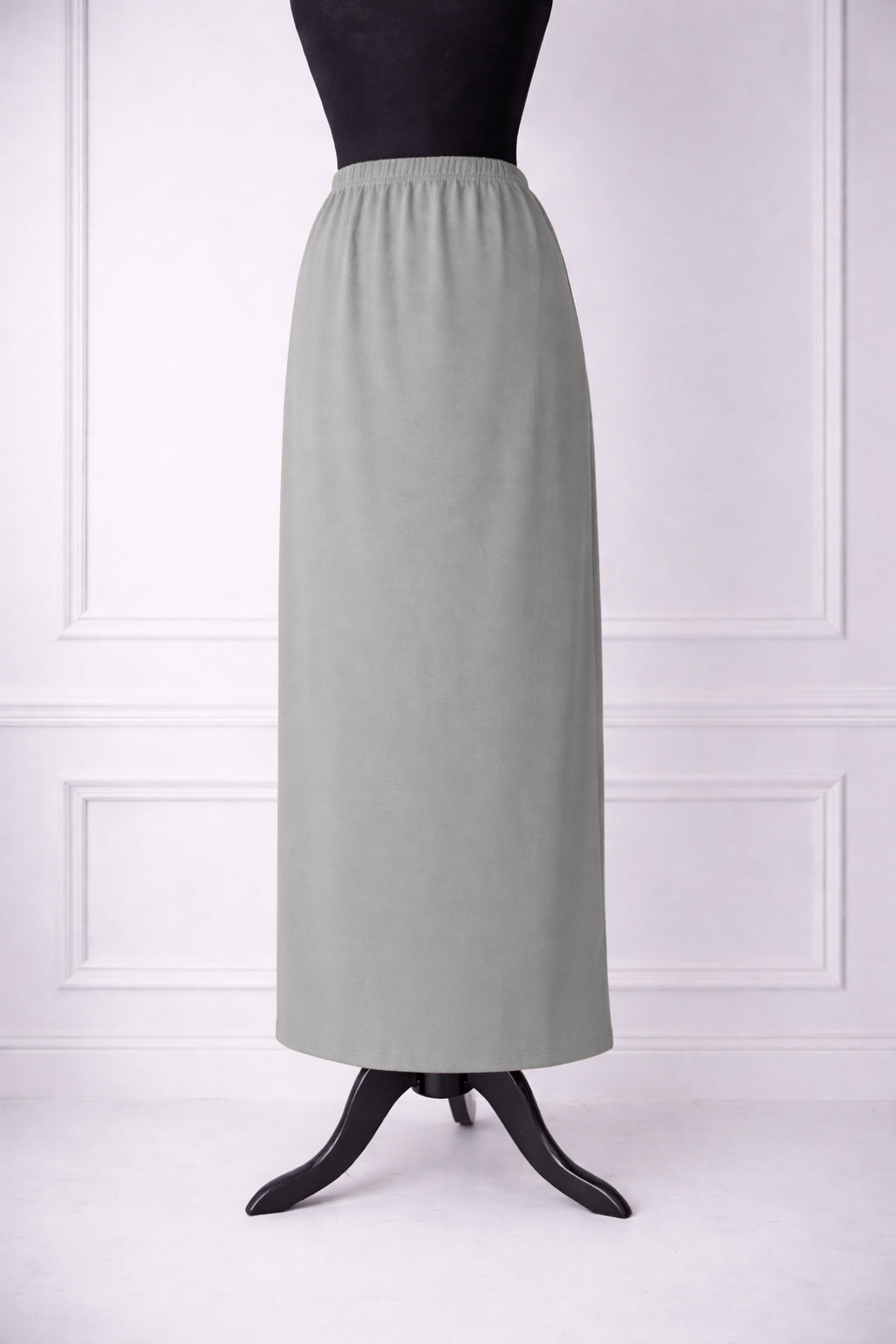 Nuggles® 36-inch classic skirt elastic waistband and straight silhouette