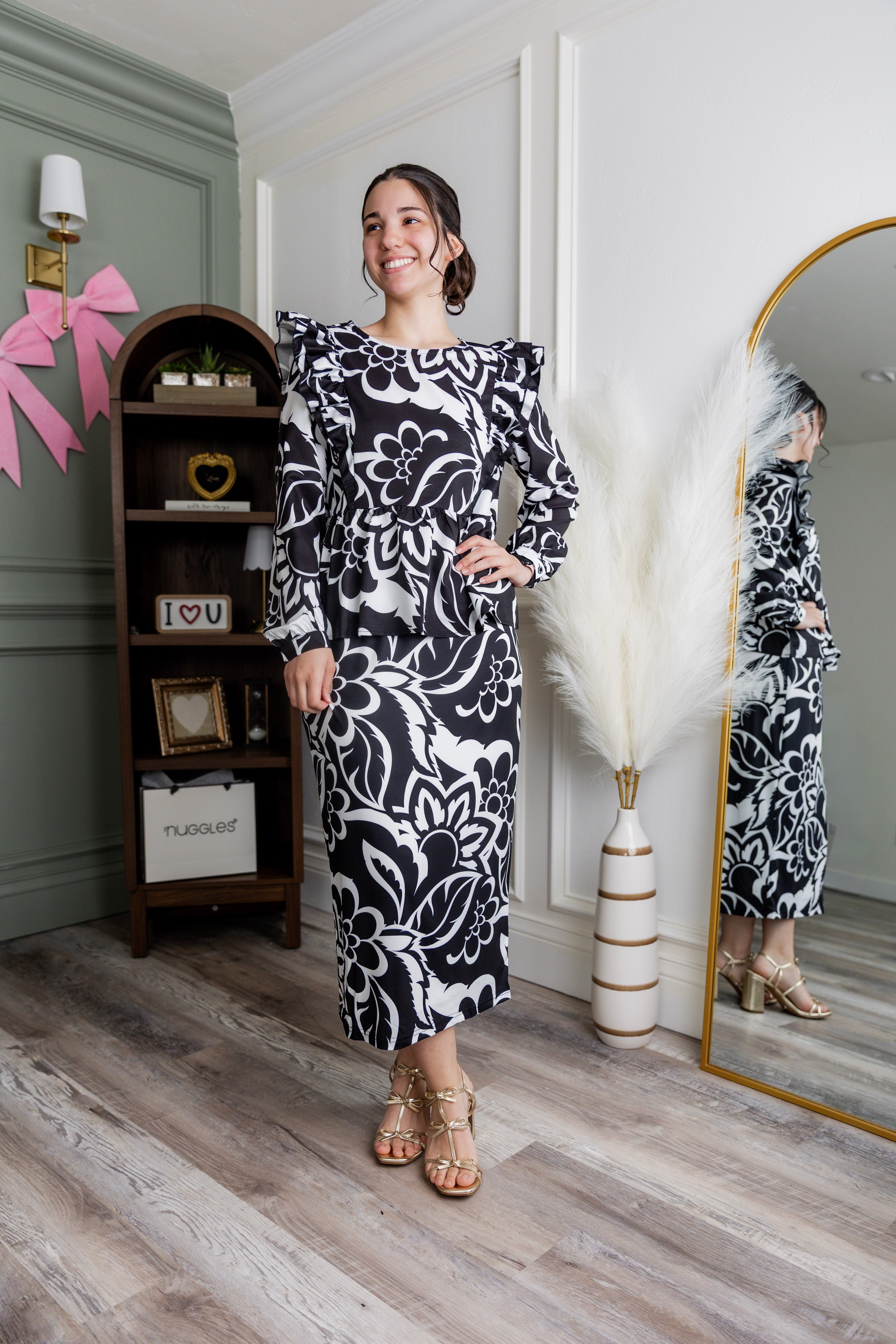 Model wearing modest Nuggles® 31" Lined Pencil Skirt in Noir Floral