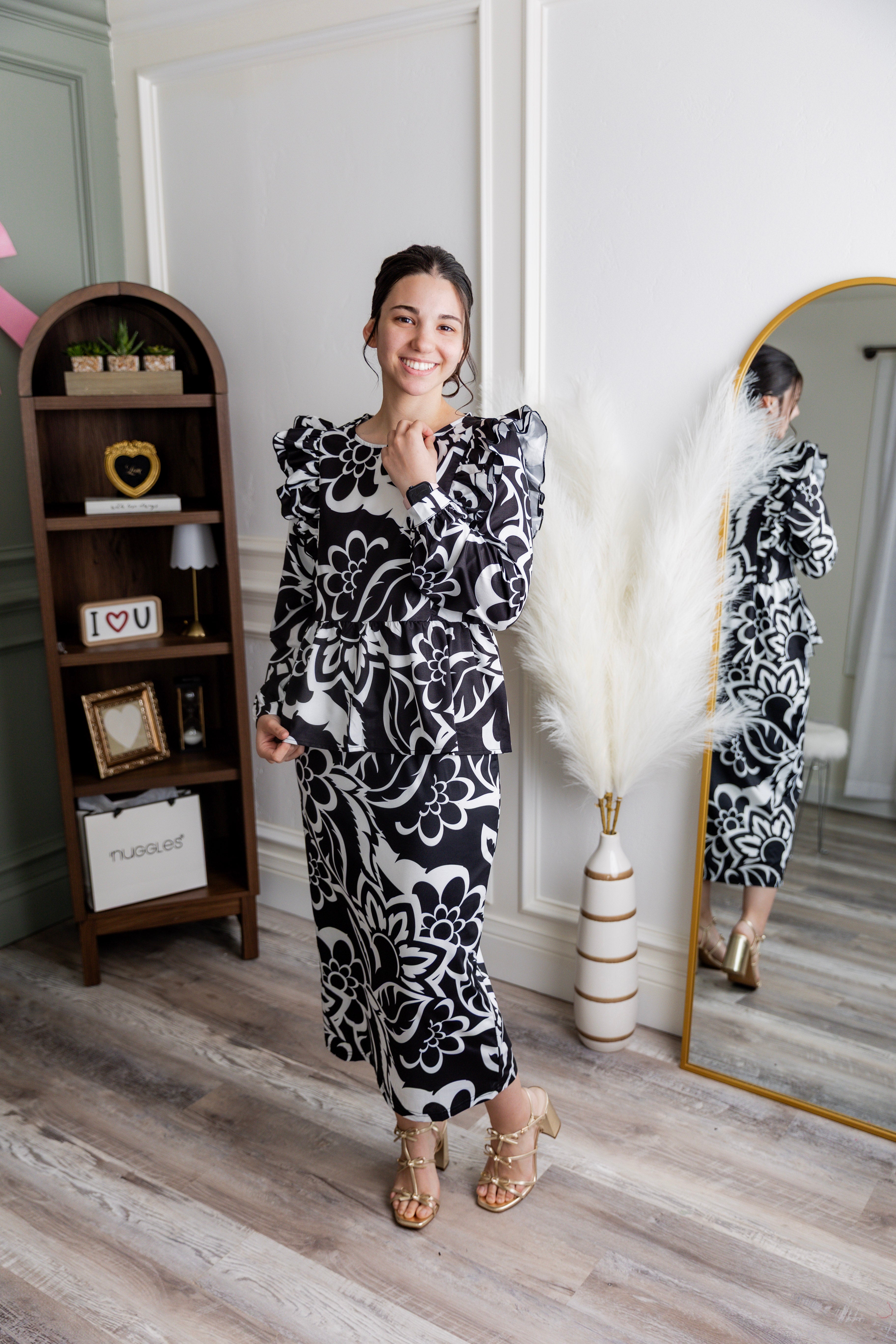 Model wearing modest Nuggles® 31" Lined Pencil Skirt in Noir Floral