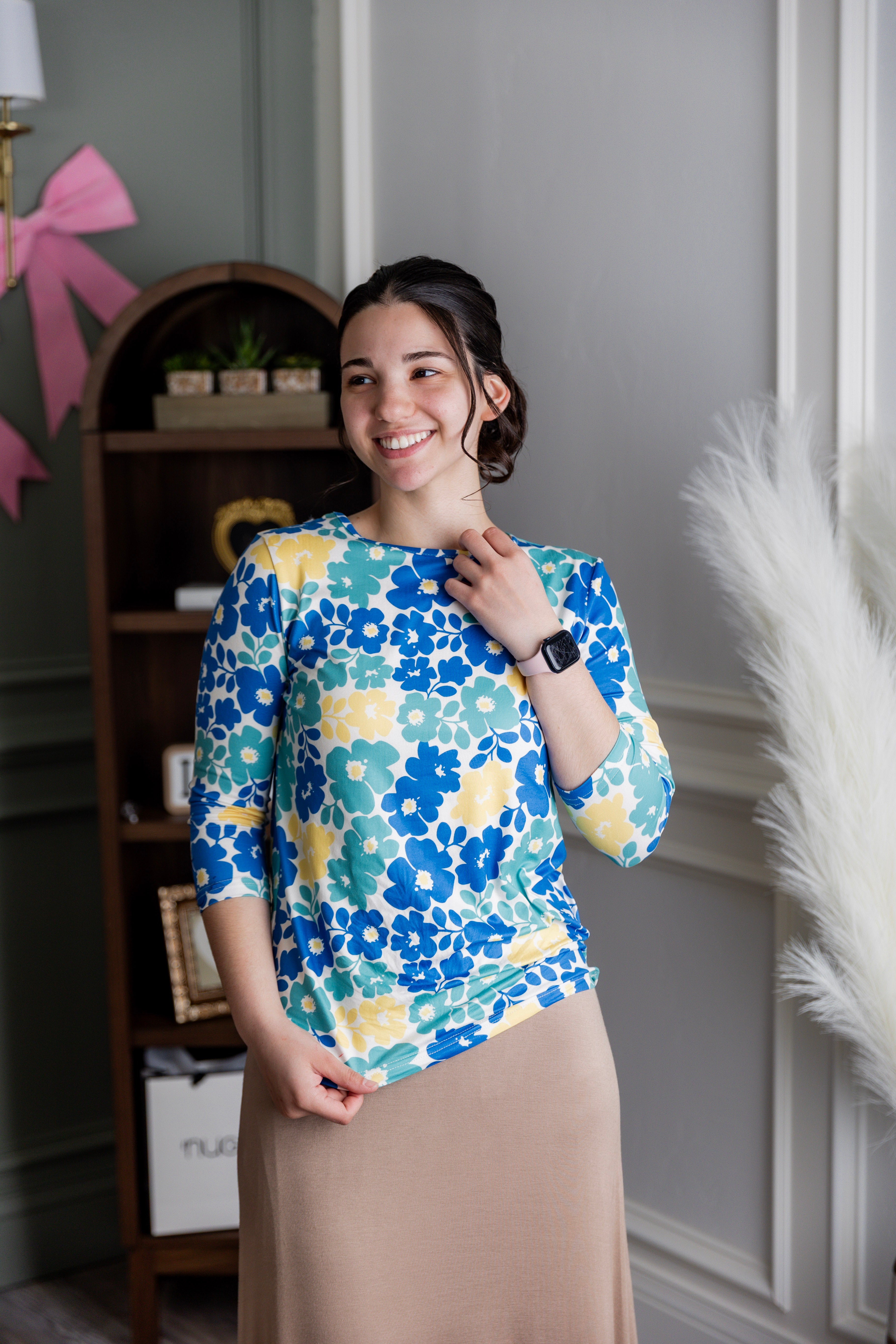 Model wearing Nuggles®  3/4 Essential Tee in Lakeside Garden