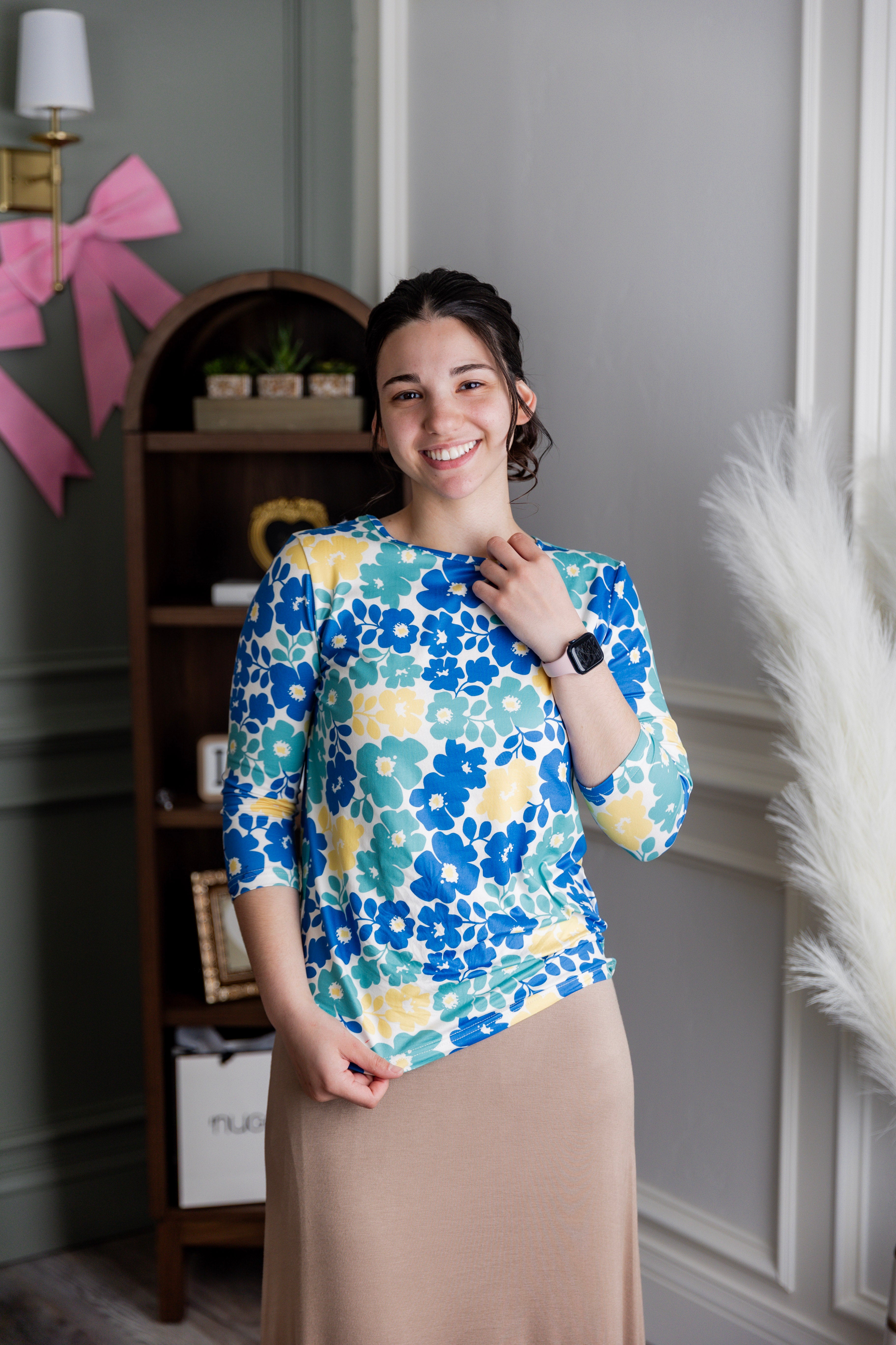 Model wearing Nuggles®  3/4 Essential Tee in Lakeside Garden