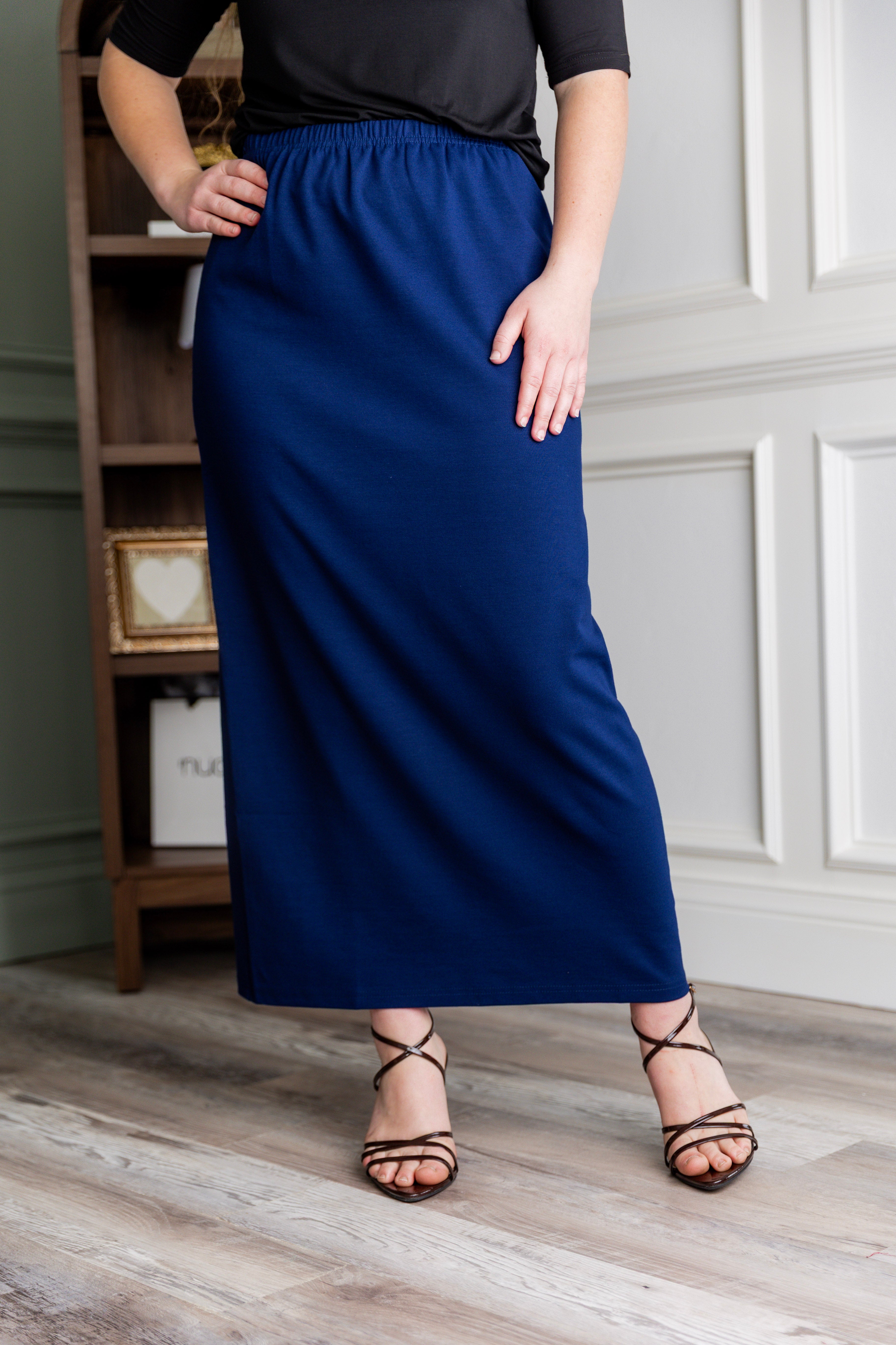 Nuggles® 36-inch classic skirt elastic waistband and straight silhouette