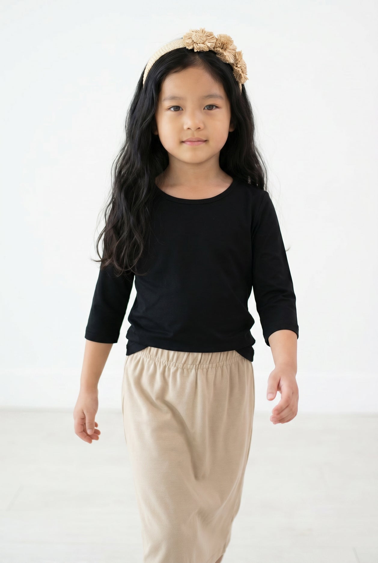 Model wearing the Girls' Nuggles® Essential 3/4 Tee in Black