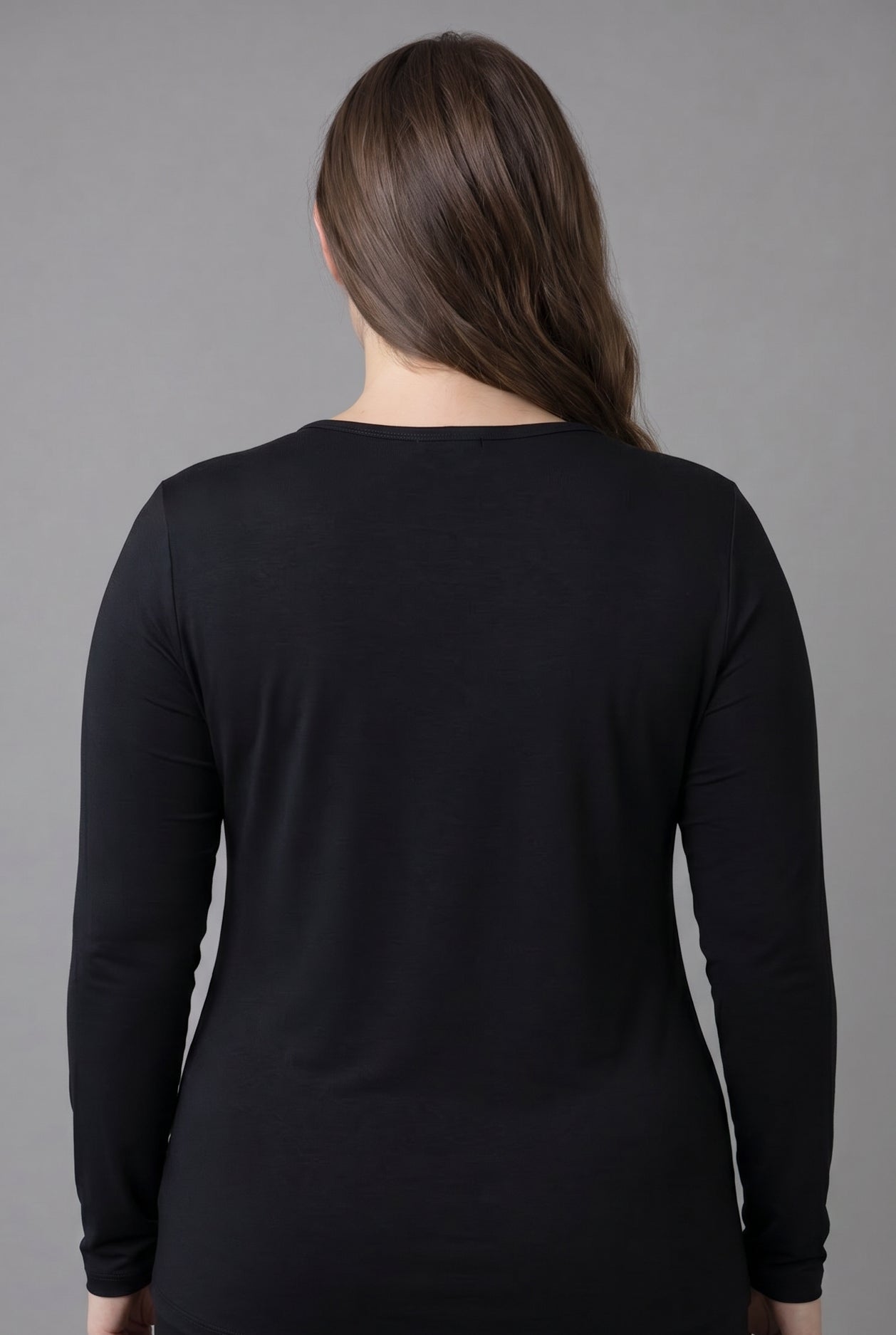 Model wearing Nuggles® Long Sleeve Essential Tee in Black