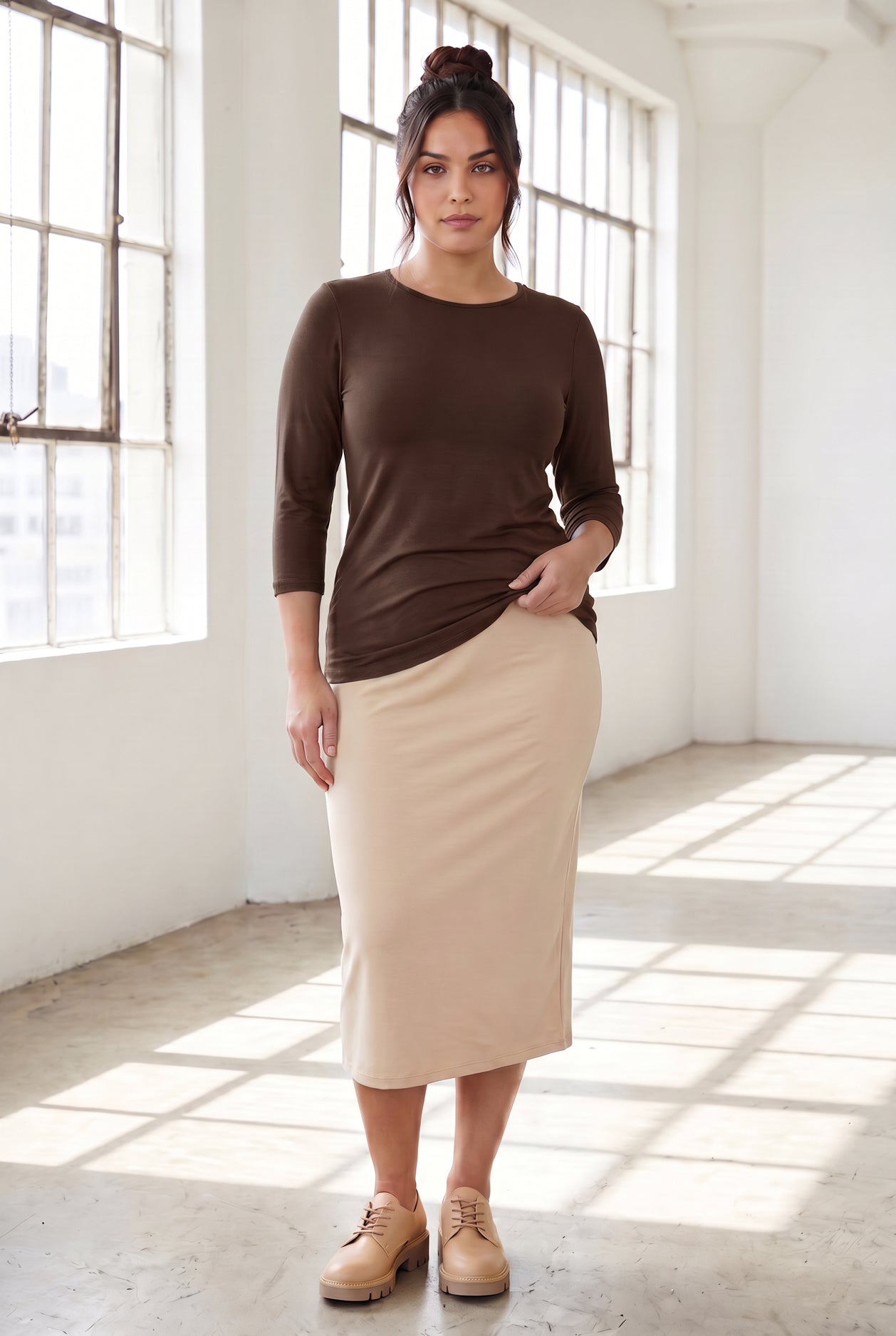 Model wearing Nuggles®  Essential  3/4 Tee in Chocolate Brown