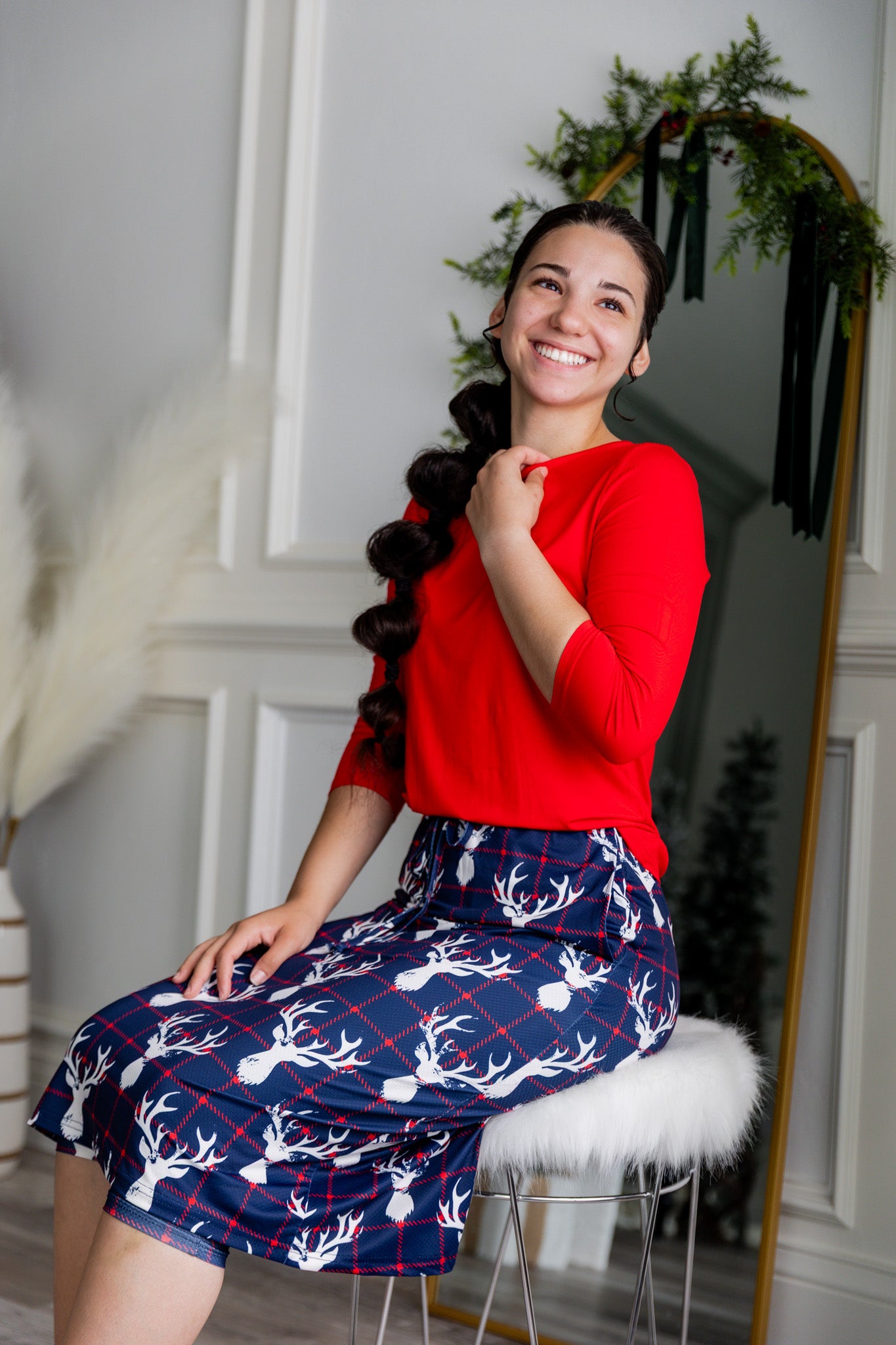 Model wearing Nuggles® 27 inch Sport Flex Skirt with pockets and drawstring waistband