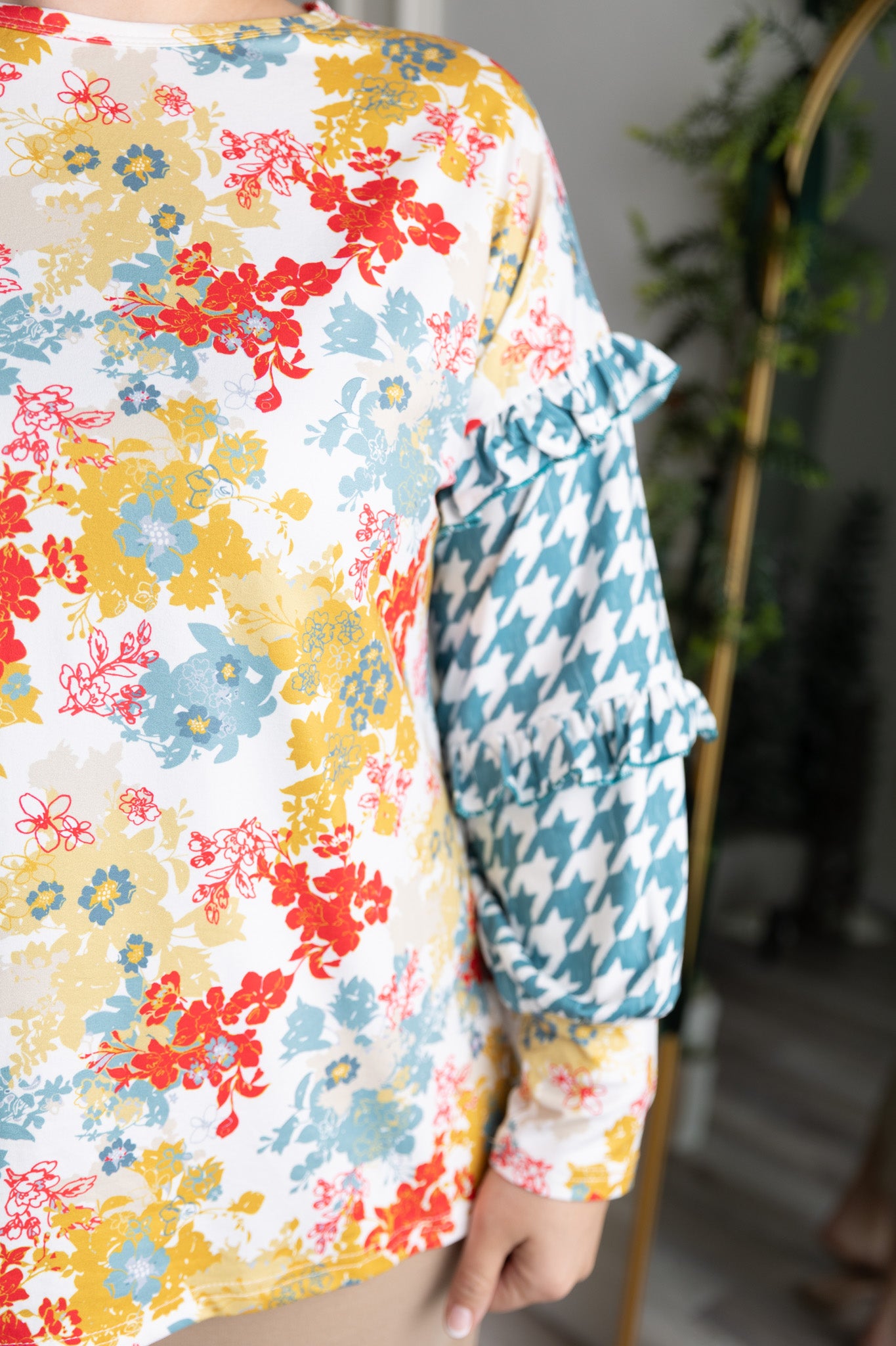 Nuggles® Rilynn Top – modest women’s printed top with ruffled sleeves and relaxed fit.