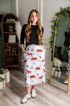 Model wearing the Nuggles® 31 inch Sport Flex Skirt with adjustable waistband and pockets.