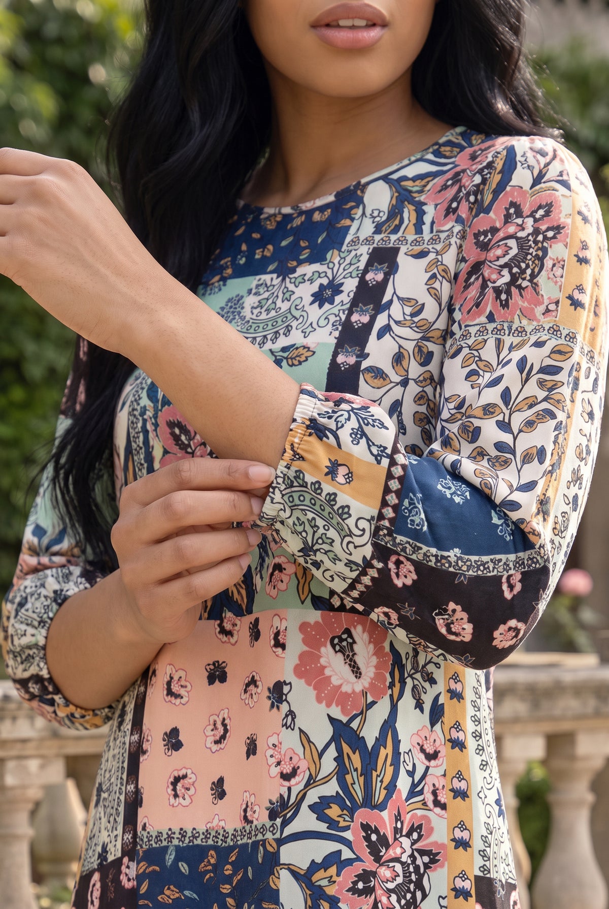 Nuggles® Patricia Dress in English Garden, close-up of the round neckline, shoulder patchwork and sleeve cuff