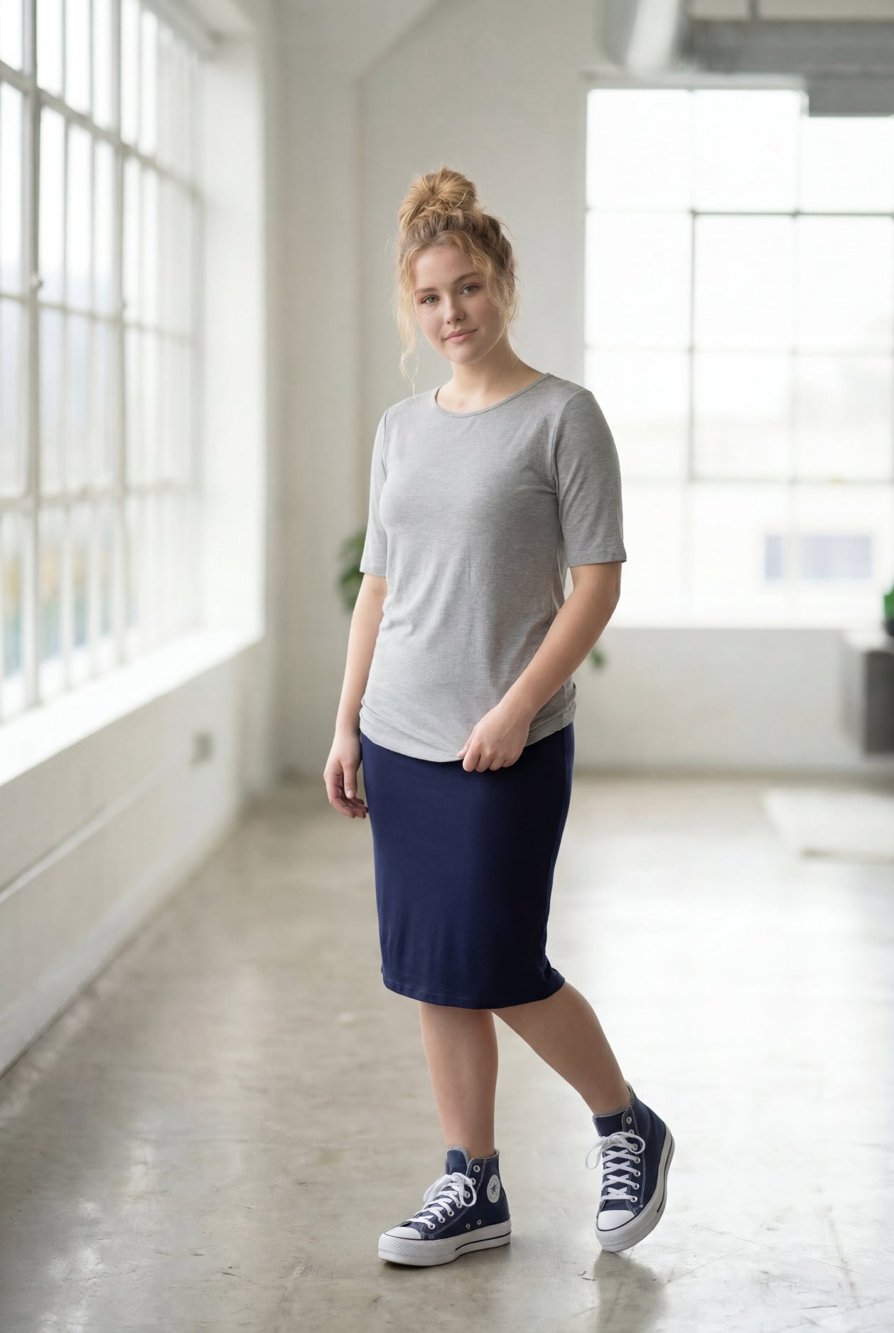 Model wearing Nuggles® Half Sleeve Essential Tee in Light Heather