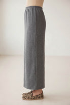 Model wearing Nuggles® 36" Classic Skirt in Heather Gray