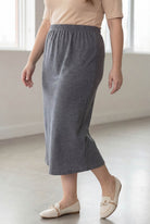 Model wearing Nuggles® 34" Classic Skirt in Heather Gray