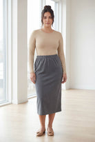 Model wearing Nuggles® 31" Classic Skirt in Heather Gray