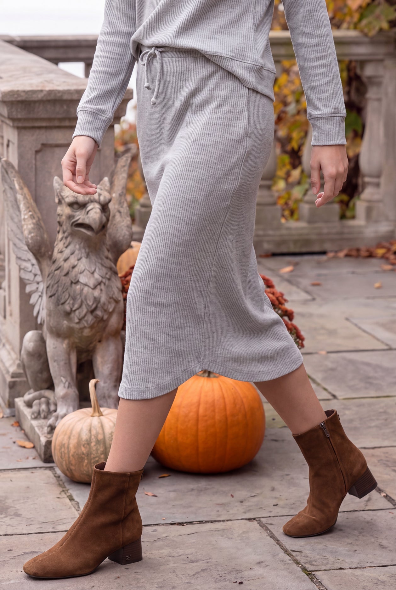 Model wearing Nuggles®  Misty Lounge Set in Heather Gray