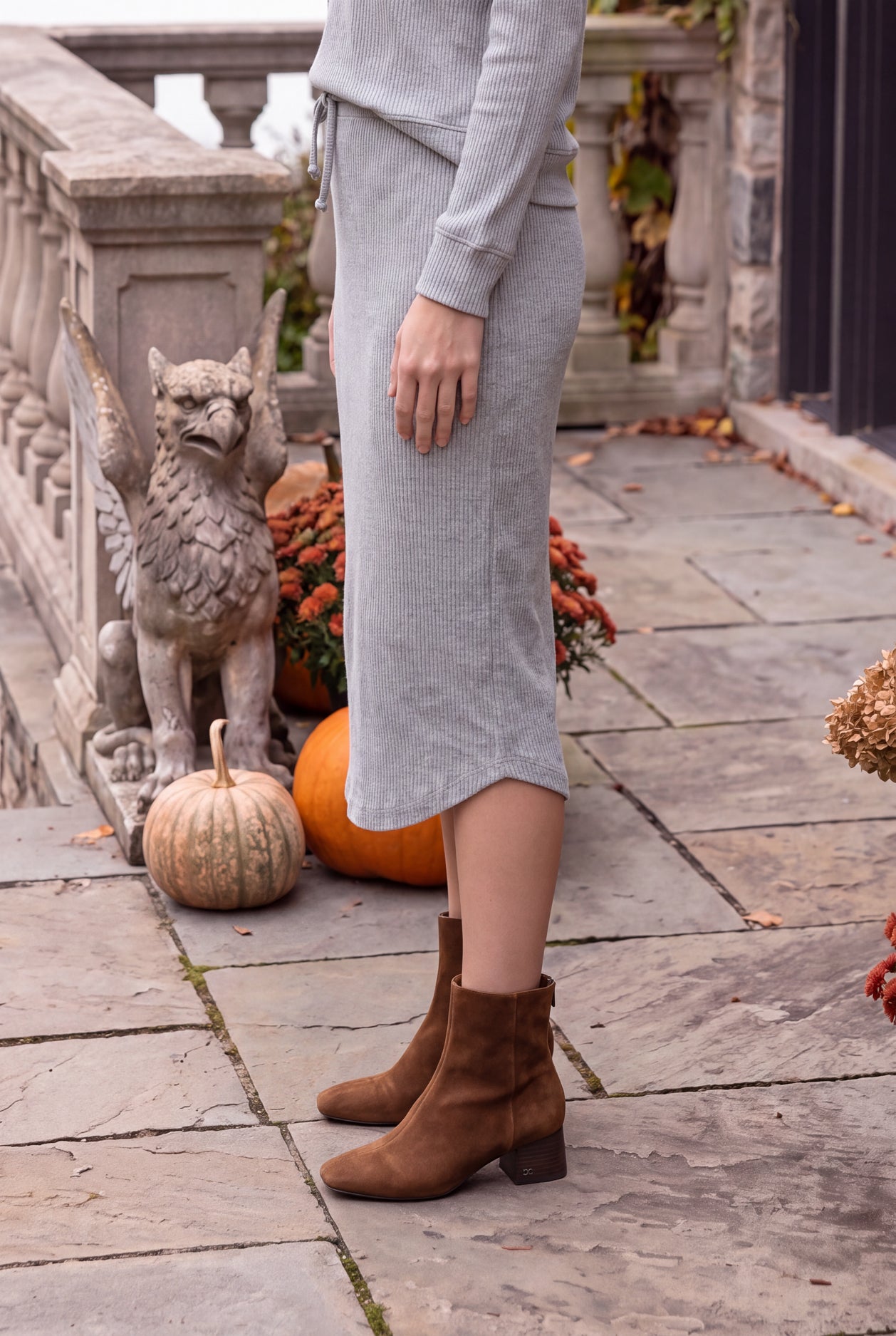 Model wearing Nuggles®  Misty Lounge Set in Heather Gray