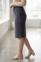Model wearing Nuggles® 25" Classic Skirt in Heather Gray