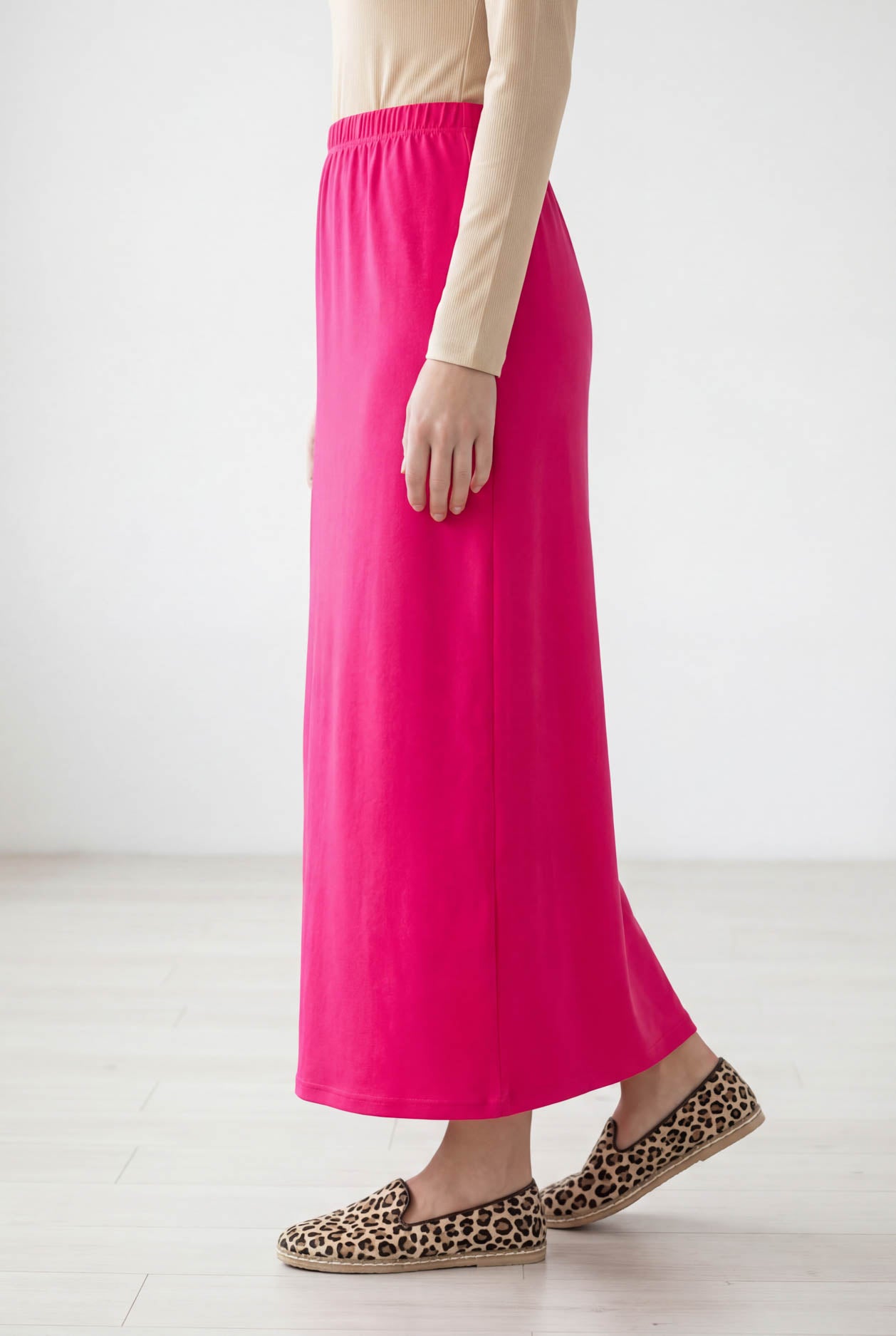 Model wearing Nuggles® 36" Classic Skirt in Hot Pink