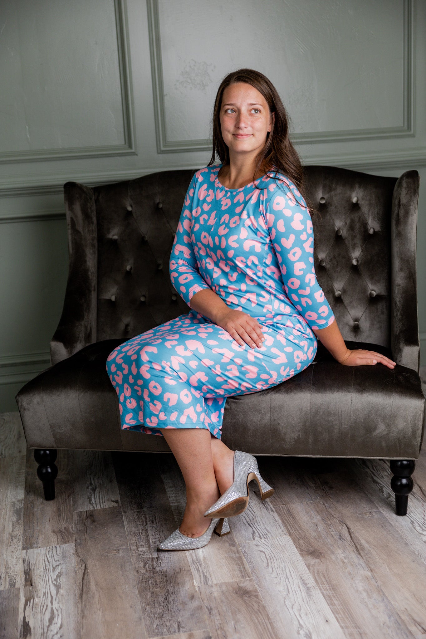 Modest women's Morgan Dress with bubble skirt, hip seam, and side pockets – stylish and comfortable everyday dress by Nuggles®