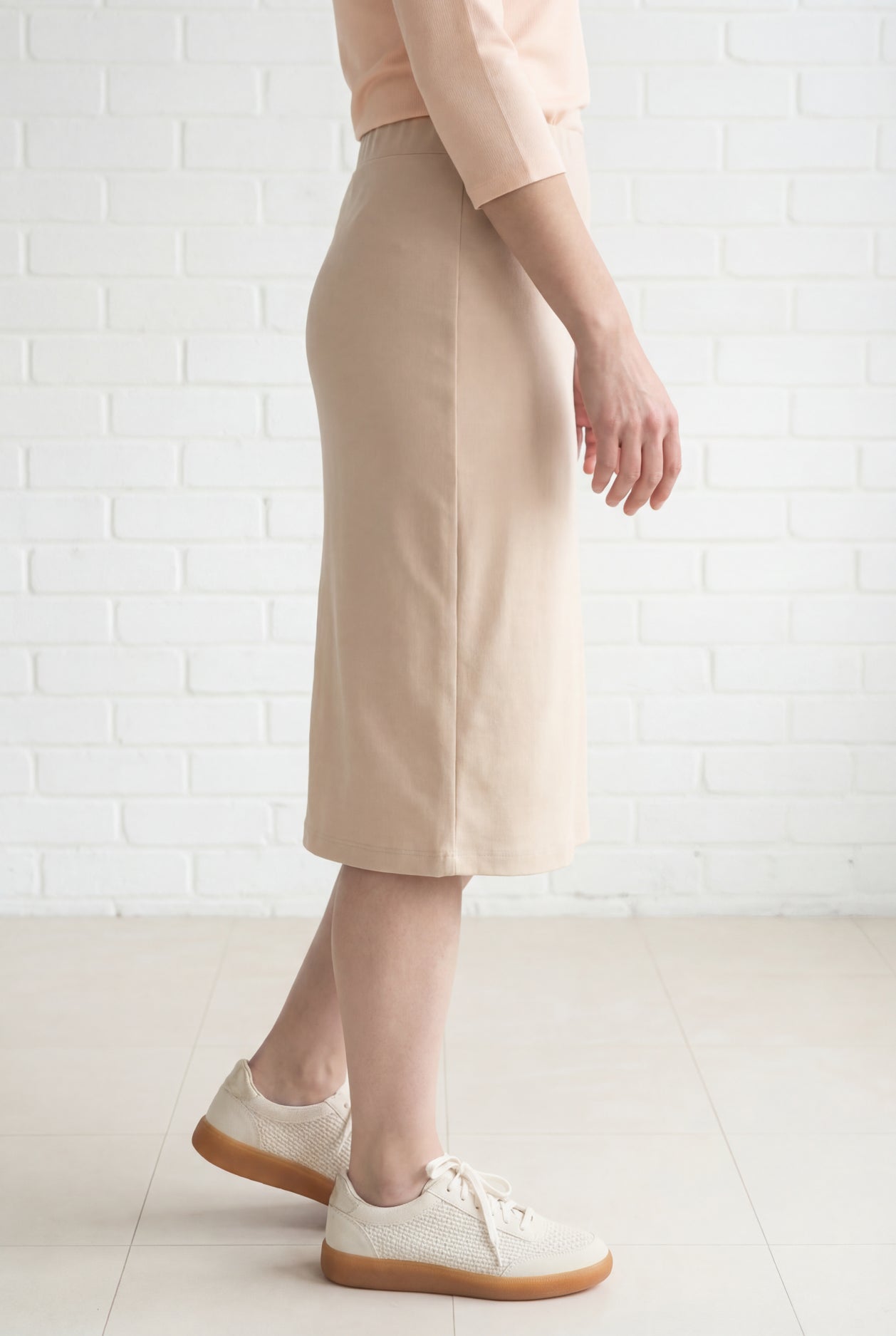 Model wearing Nuggles® 27" Relaxed Midi Skirt in Khaki