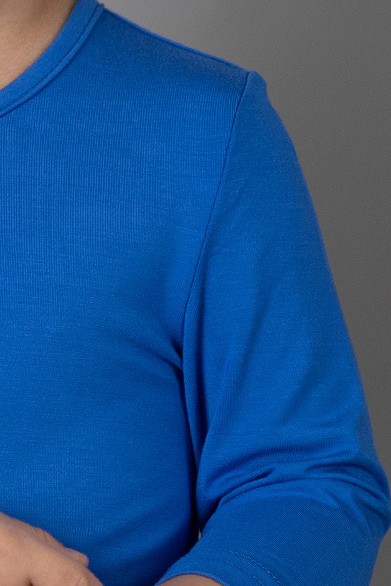 Model wearing the Girls' Nuggles® Essential 3/4 Tee in Lapiz Blue