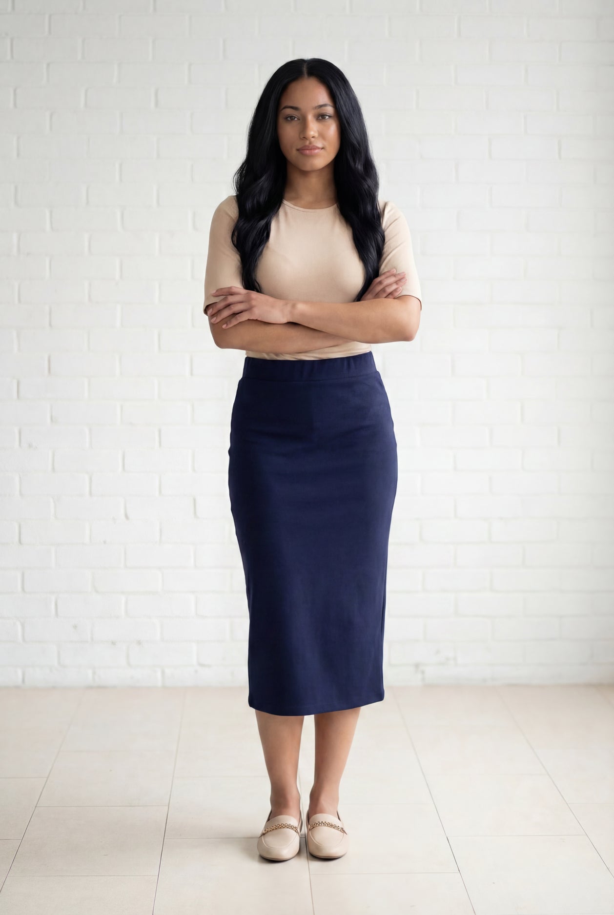 Model wearing Nuggles® 31" Relaxed Midi Skirt in Navy
