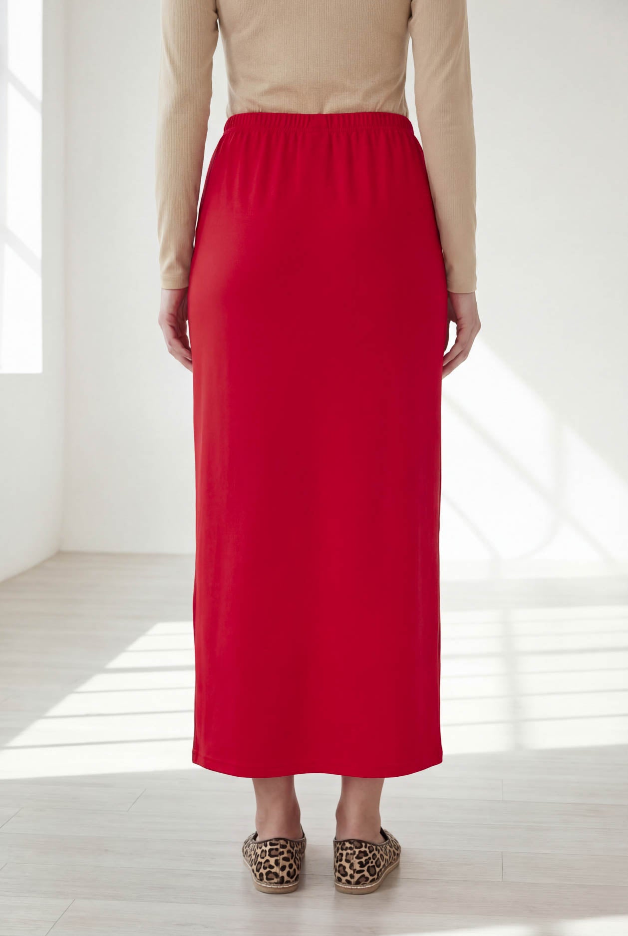 Model wearing Nuggles® 36" Classic Skirt in Red