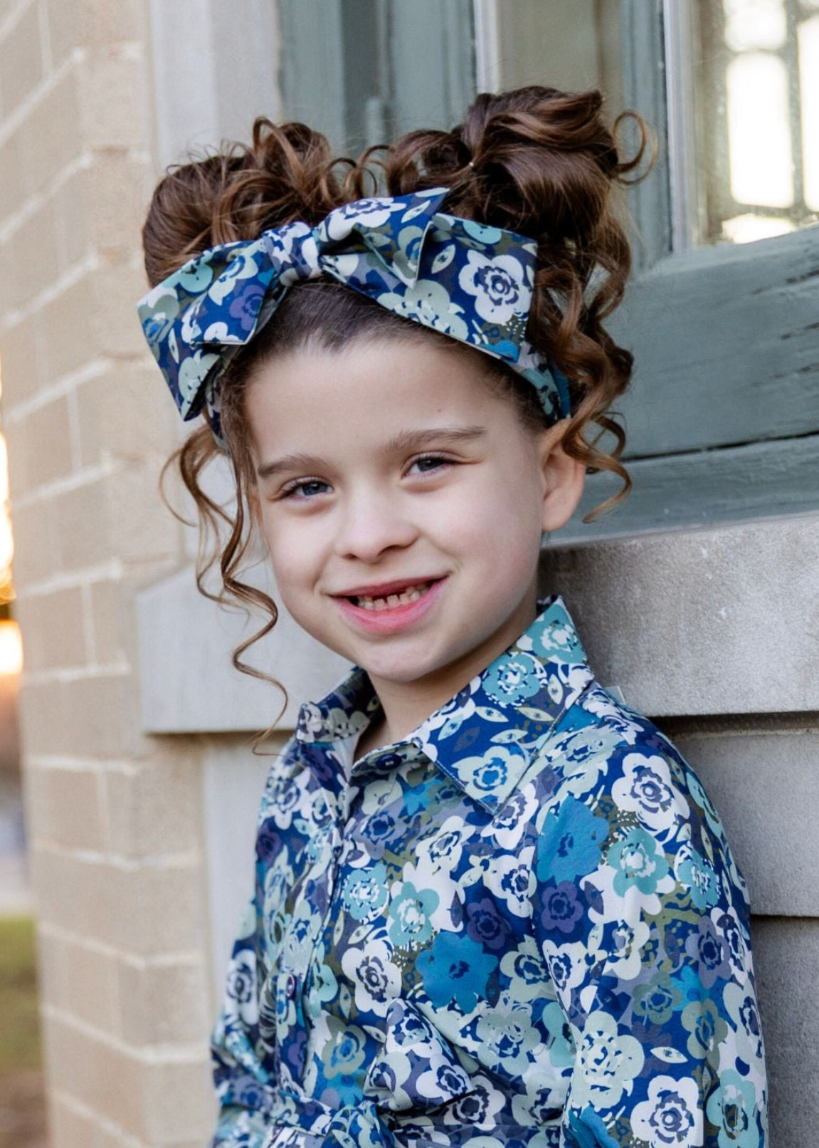 Model wearing the Nuggles® Headband in Storm Brush