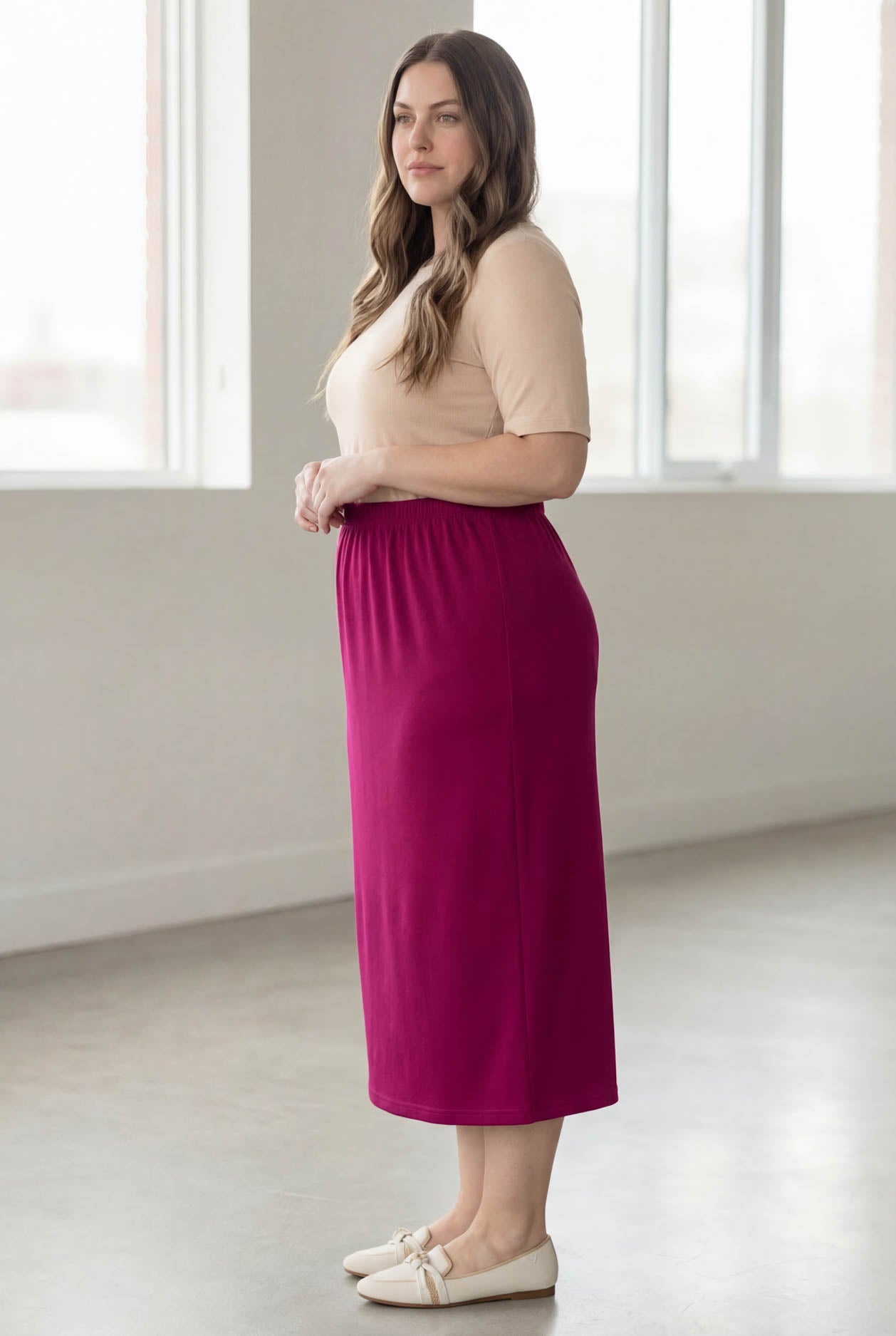 Model wearing Nuggles® 34" Classic Skirt  in Wine