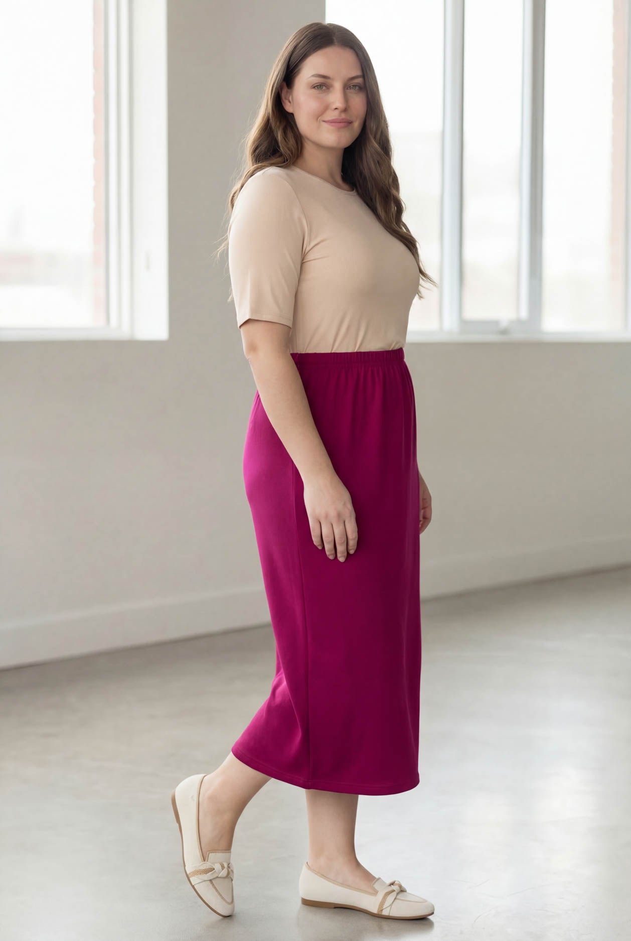 Model wearing Nuggles® 34" Classic Skirt  in Wine