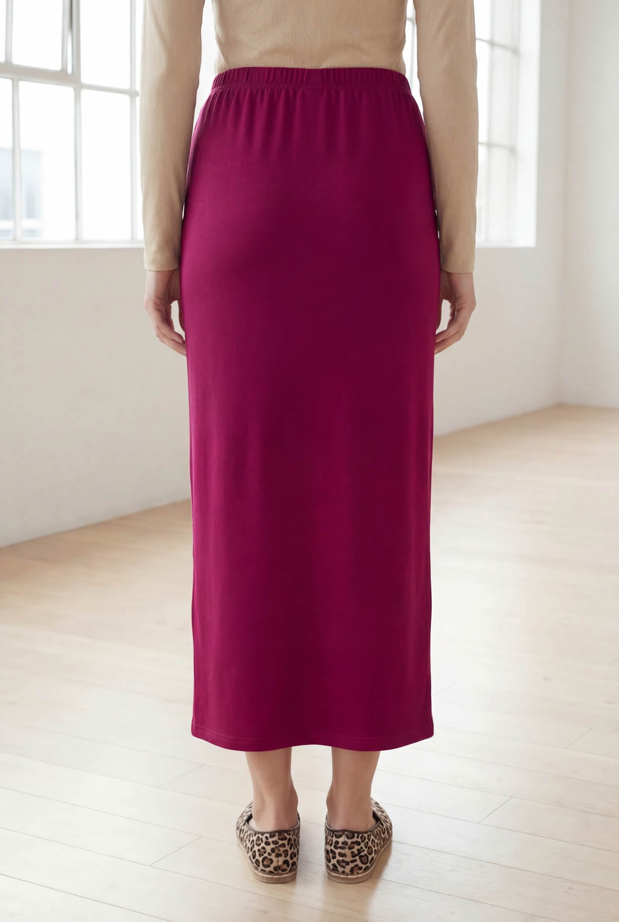 Model wearing Nuggles® 36" Classic Skirt  in Wine