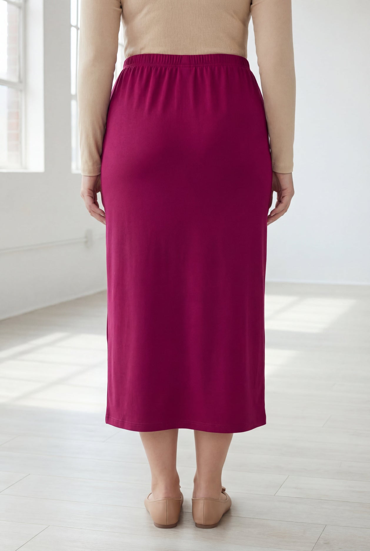 Model wearing Nuggles® 31" Classic Skirt  in Wine